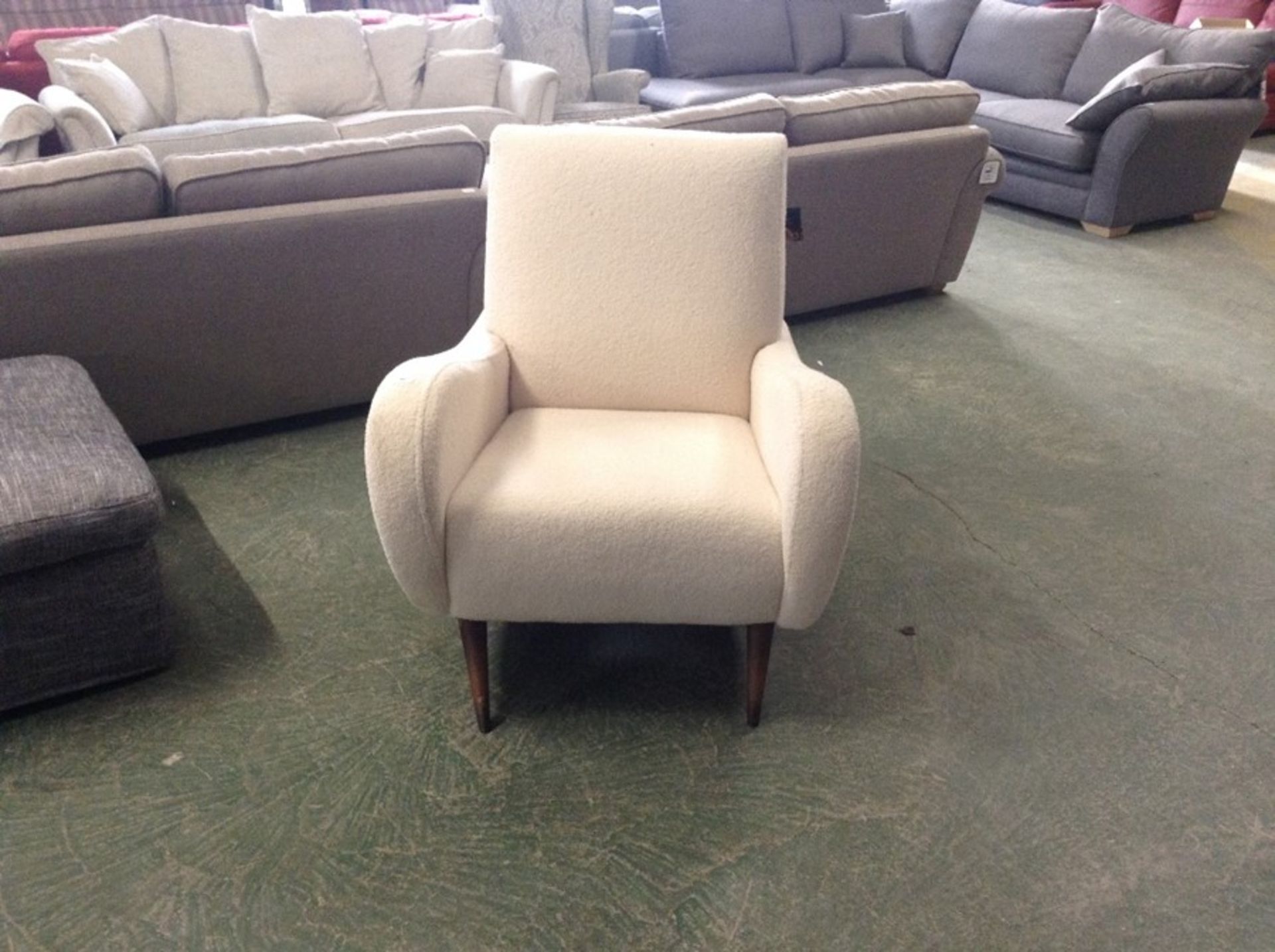 NATURAL WOOLEN WING CHAIR DAMAGE TO FOOT (HH177004