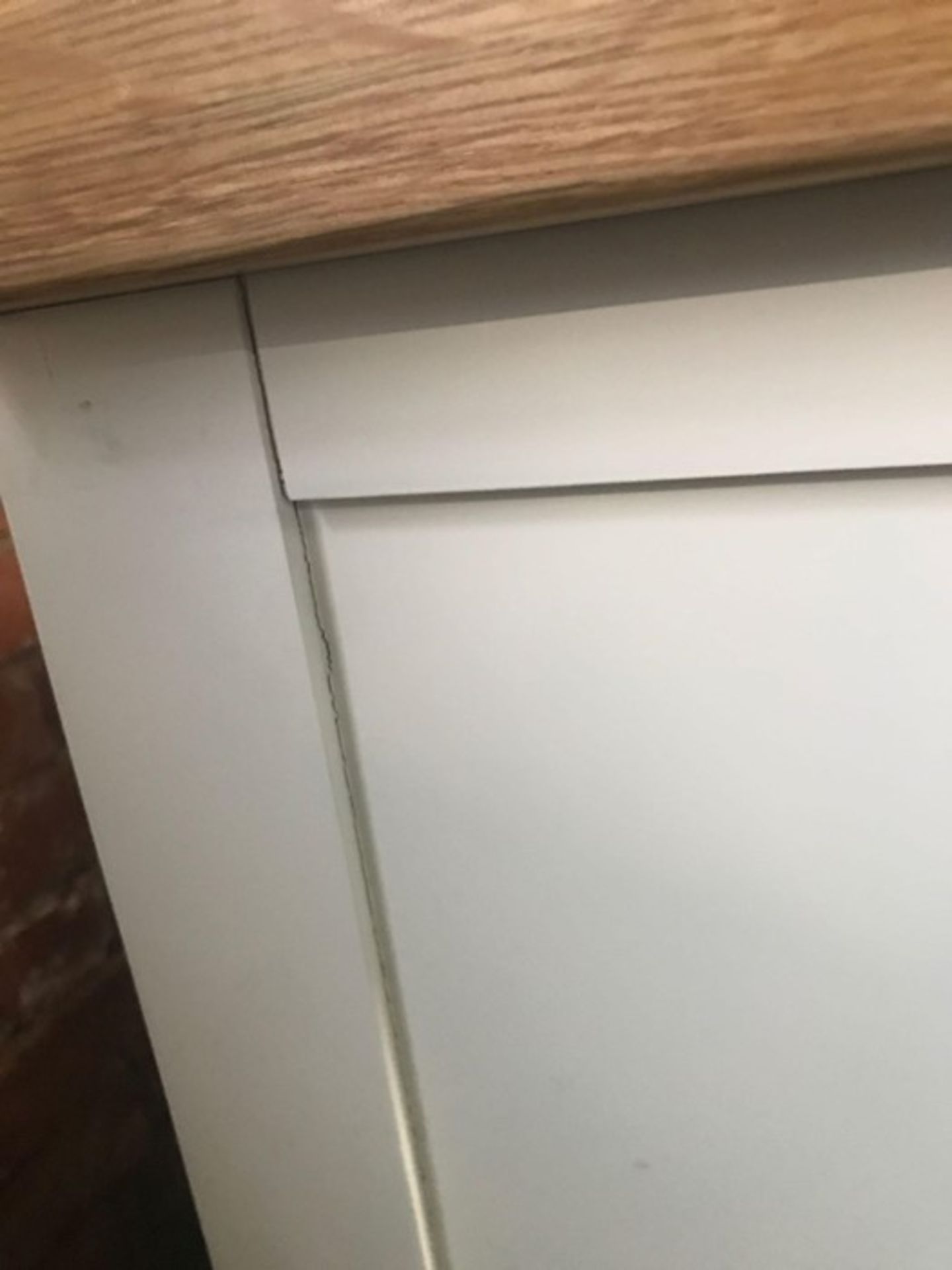 Hampshire White Painted Oak 2 Door Mini Sideboard (DAMAGE-to side)(KEL P30-82-E100) - Image 3 of 5