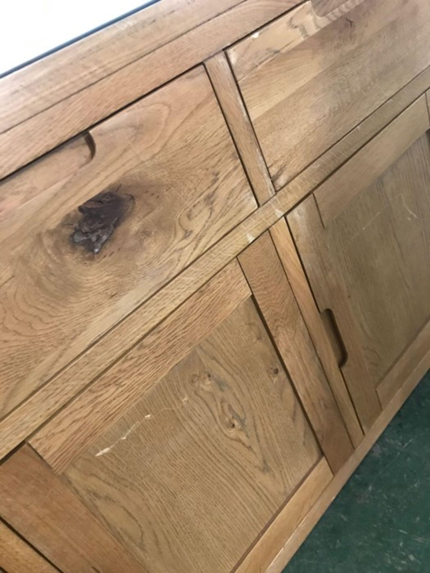 OAK LARGE SIDEBOARD (SCRATCHED) - Image 3 of 3