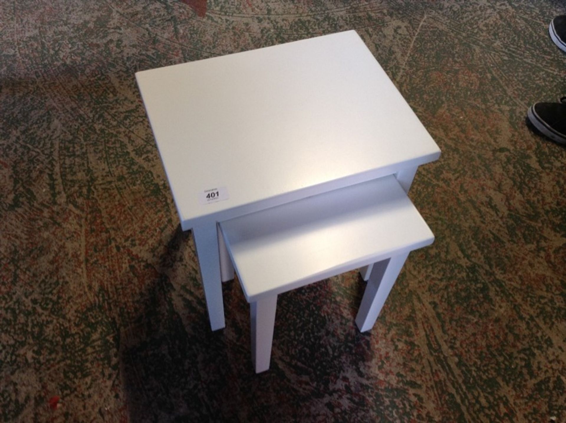 WHITE NEST OF 2 TABLES - Image 2 of 2