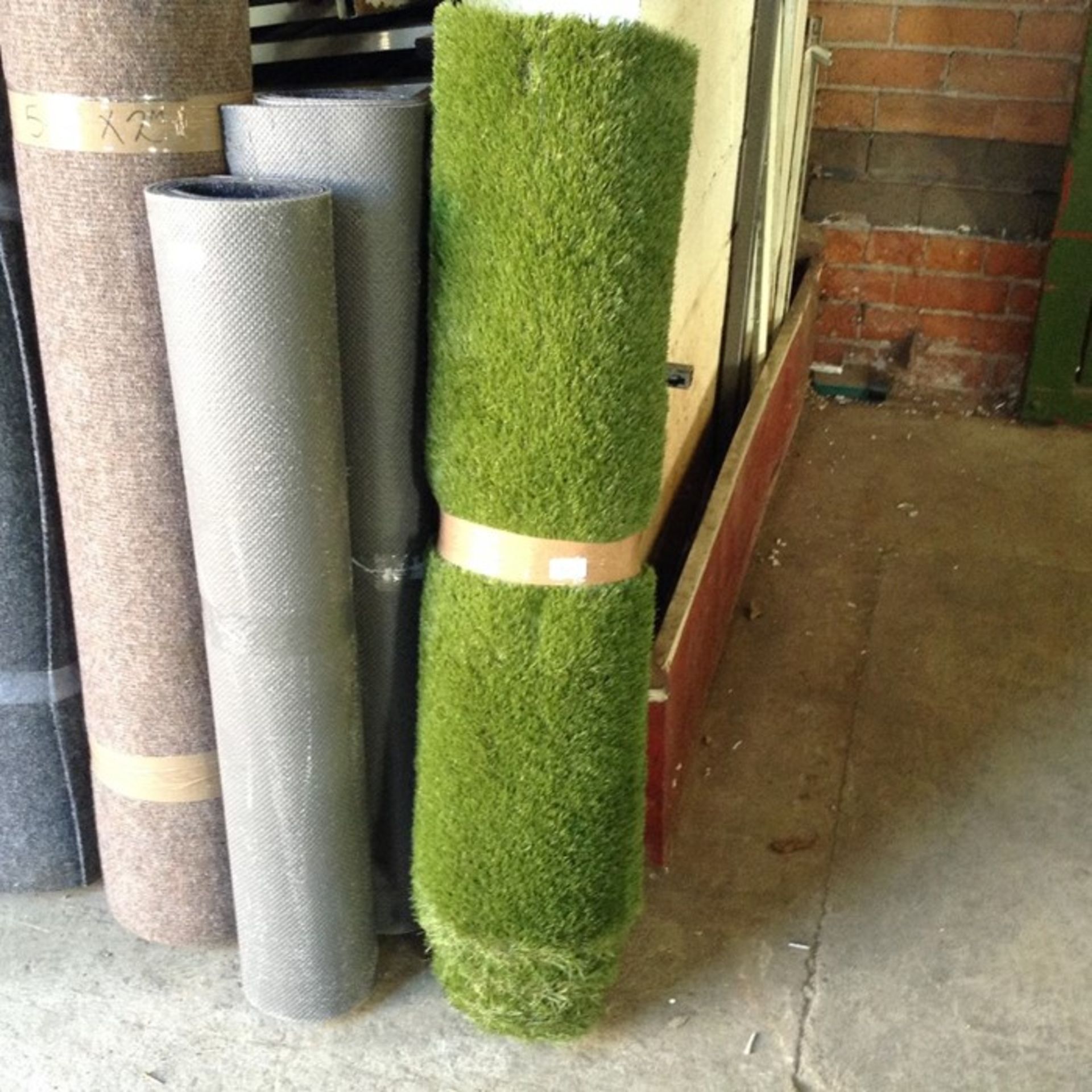 SMALL ROLL OF ASTRO TURF