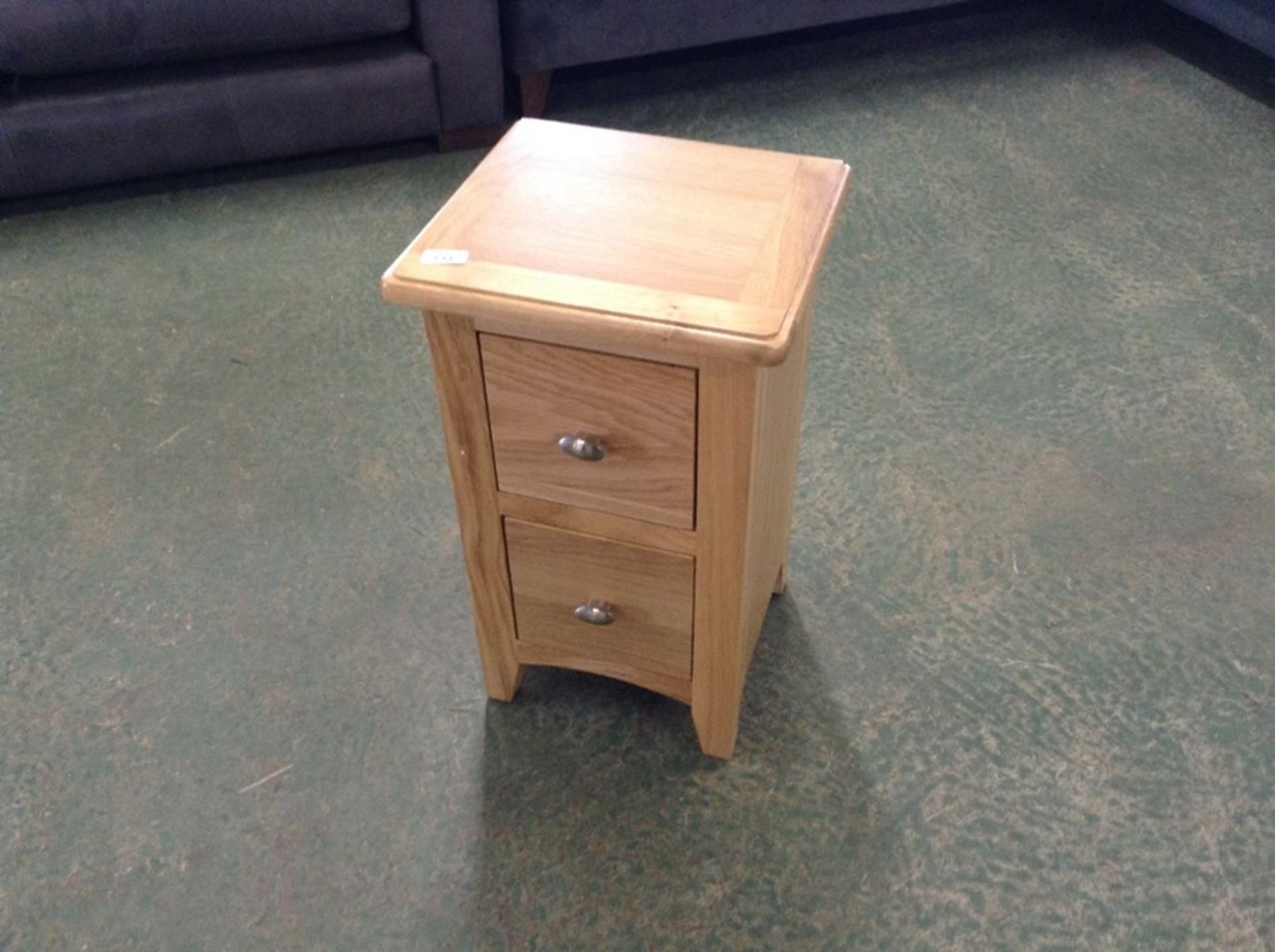 Gloucester Oak 2 Drawer Narrow Bedside Table (F69 - Image 2 of 2