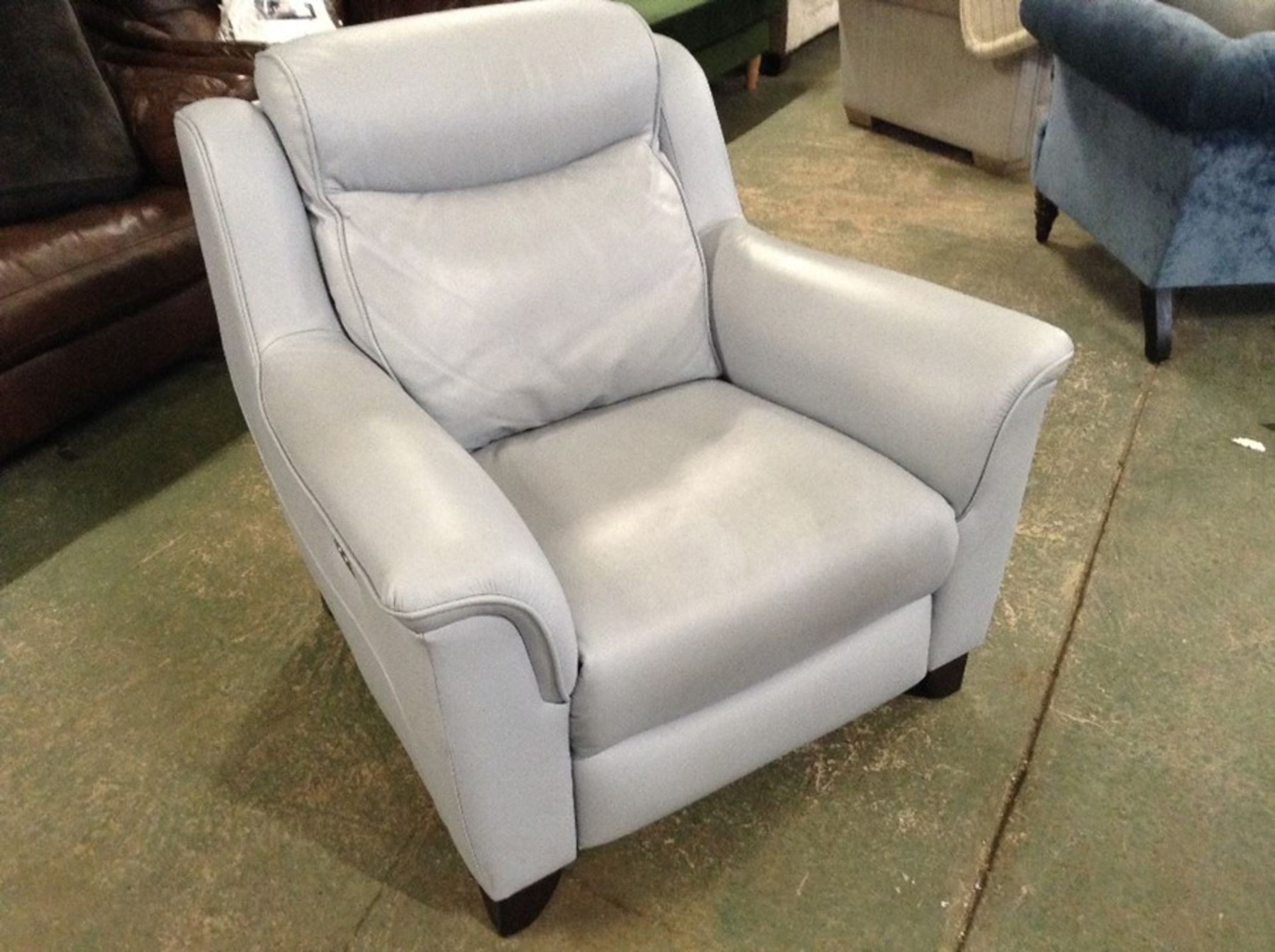 BLUE LEATHER ELECTRIC RECLINING CHAIR (DIRTY MARK