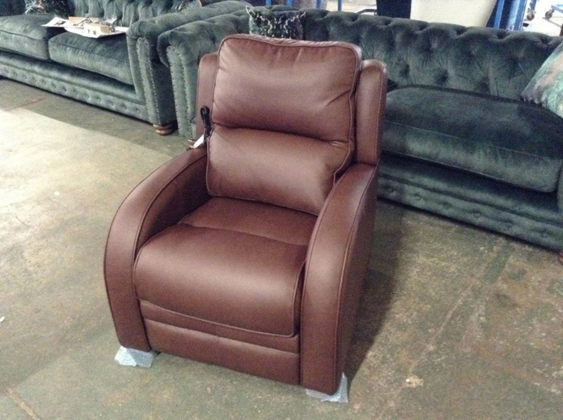 BROWN LEATHER ELECTRIC RECLINING CHAIR (TROO2085-W