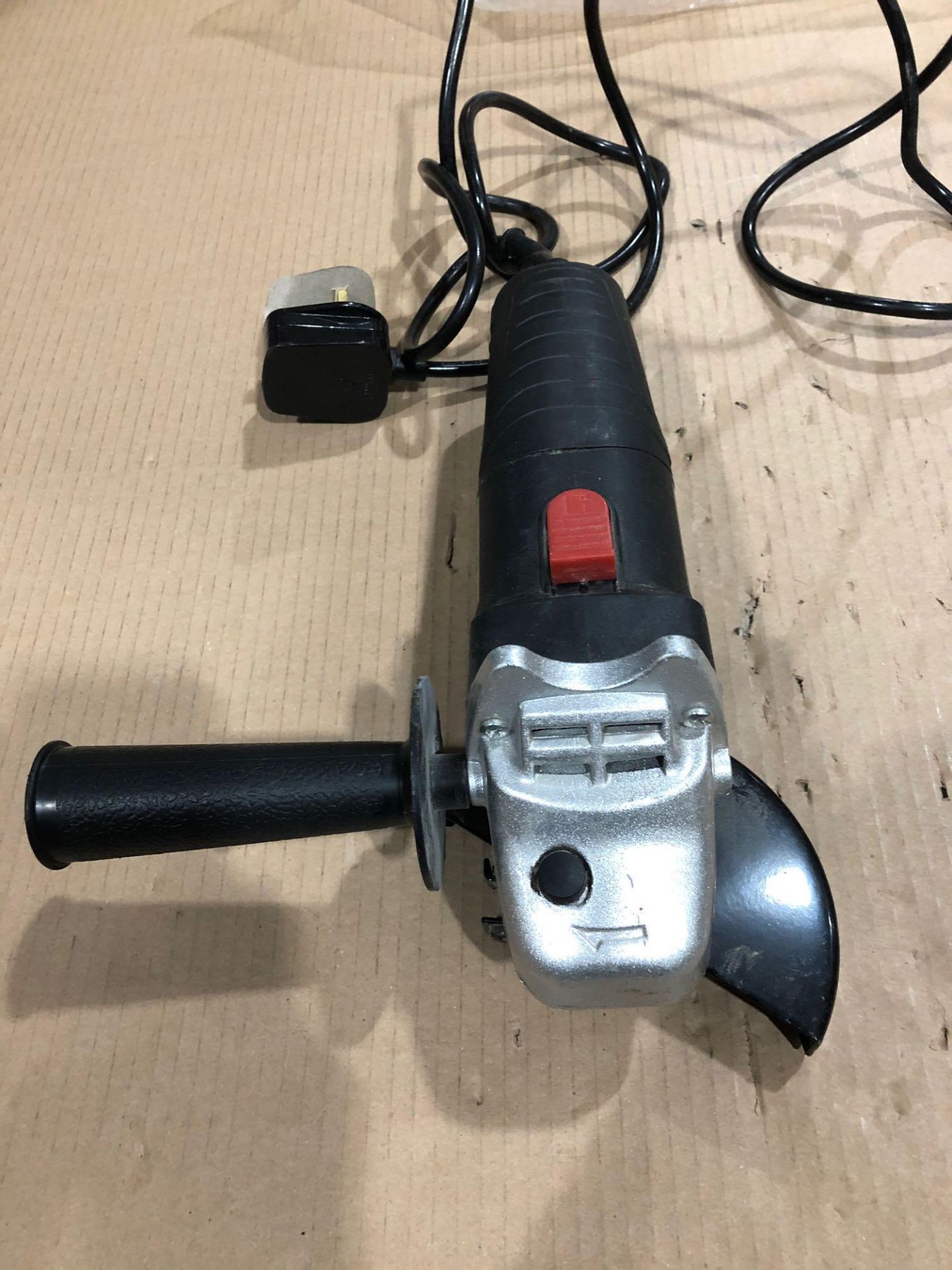 Simple Value 115mm Auxiliary Handle Corded Angle Grinder - Image 2 of 5