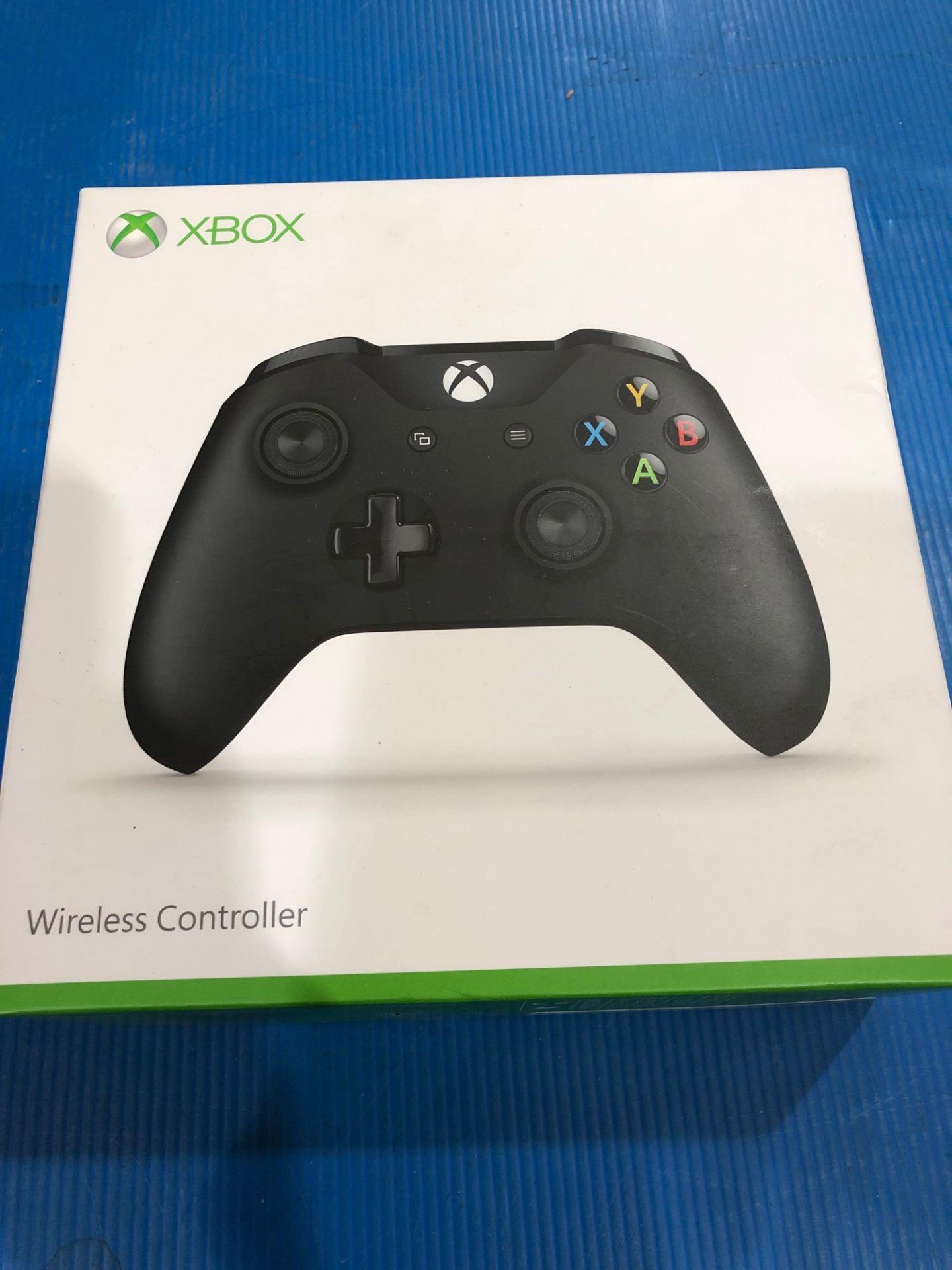 Xbox Wireless Controller - Black (Model #1708) - £35.10 RRP - Image 2 of 5