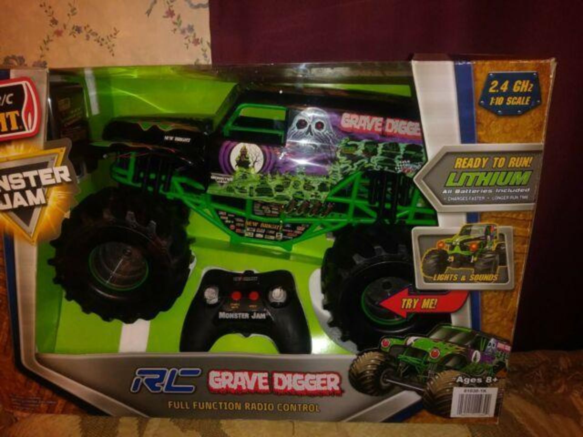 Monster Jam Radio Controlled Grave Digger £20.00 RRP