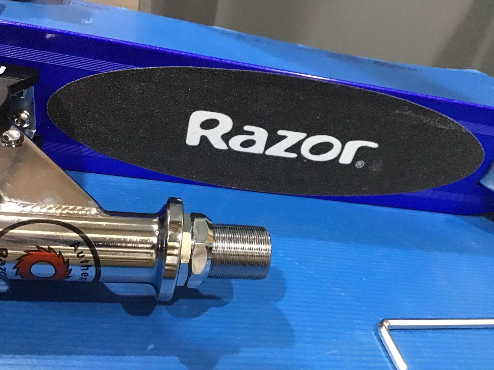 Razor S Kick Folding Light-Up Scooter £36.99 RRP - Image 2 of 5