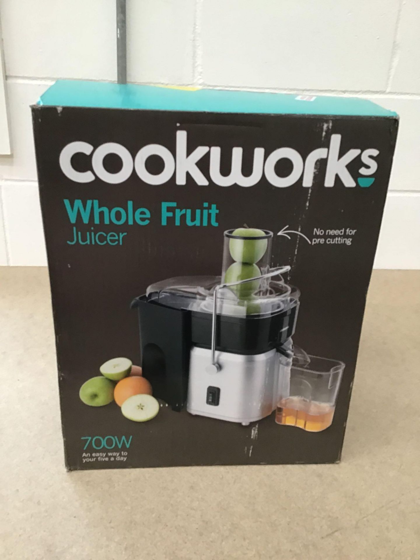 Cookworks Whole Fruit Juicer - Black, £49.99 RRP - Image 2 of 5