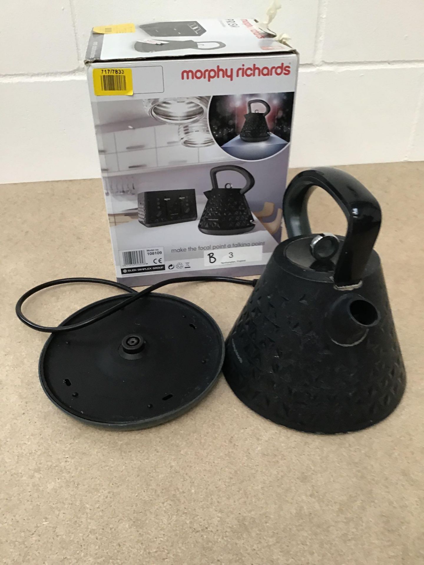 Morphy Richards Prism Kettle, 1.5 Litre, 3000 W - Black, £29.99 RRP - Image 2 of 6