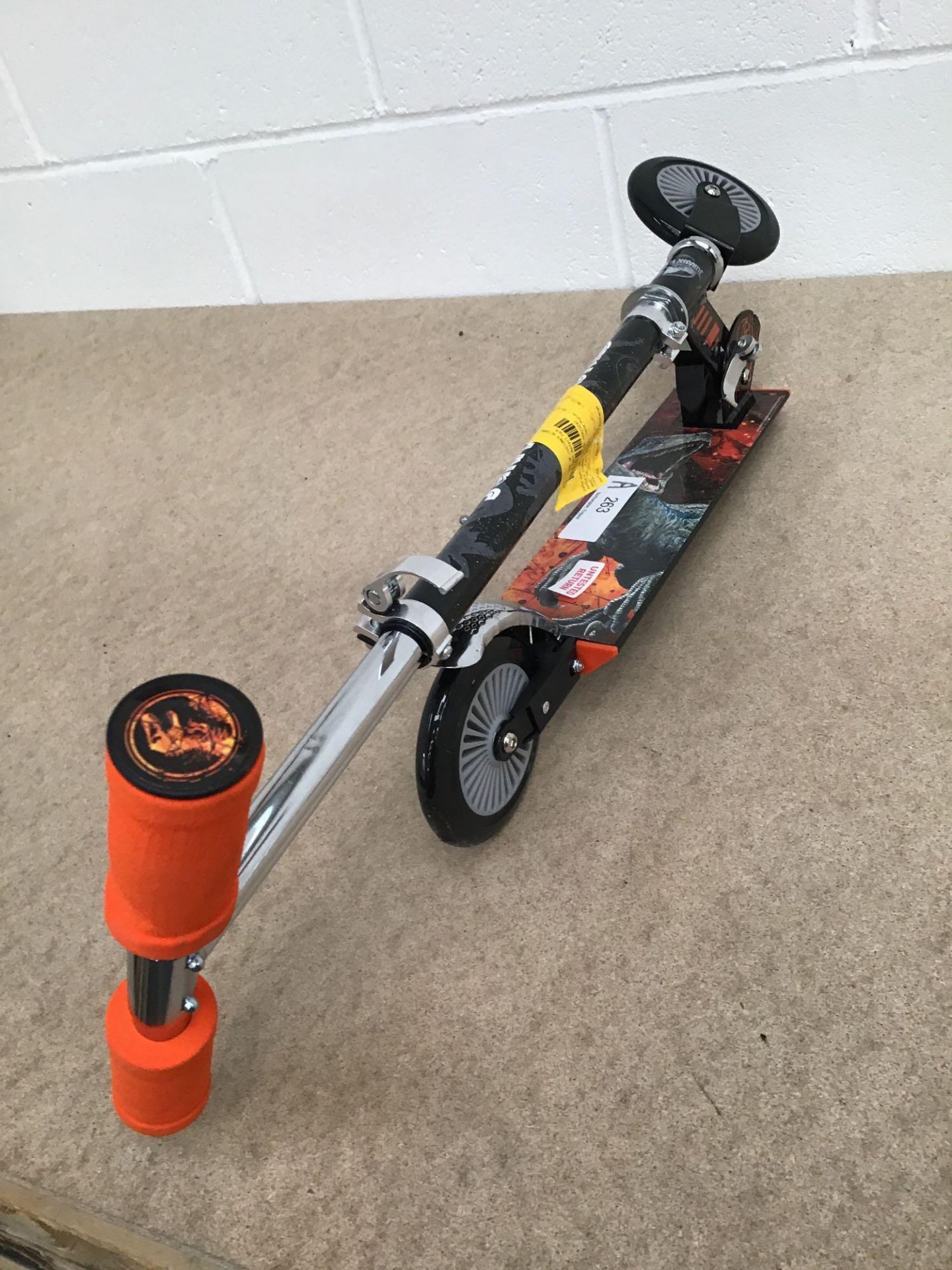 Jurassic World Folding Inline Scooter, £12.99 RRP - Image 3 of 5