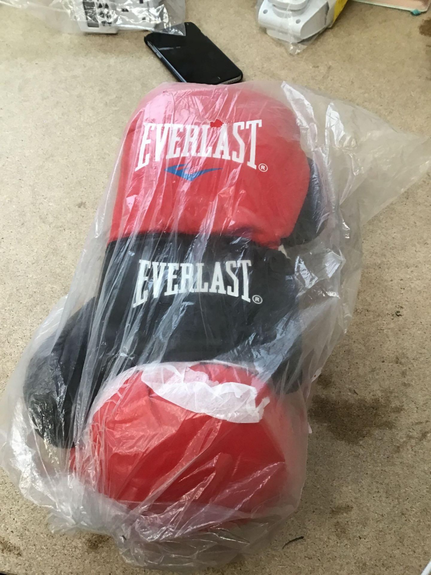 Everlast 14oz Leather Boxing Gloves, £29.99 RRP - Image 2 of 6