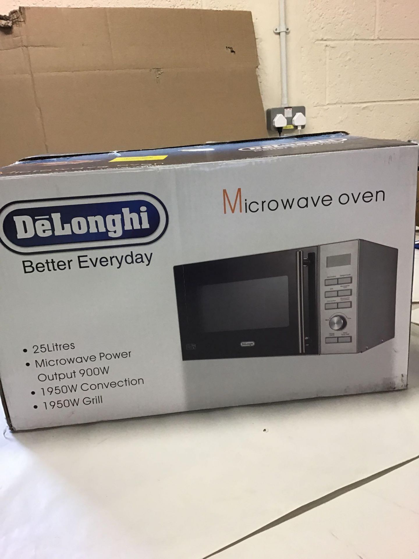 De'Longhi 900W Combination Microwave D90D - Stainless Steel (702/2232) - £124.99 RRP - Image 2 of 4