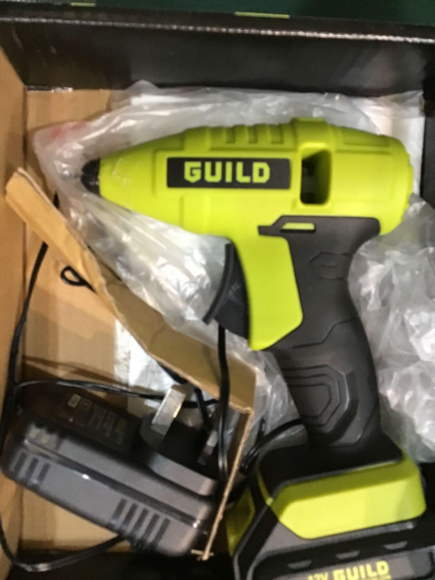 Guild Cordless Glue Gun with 24 Glue Sticks, £30.00 RRP - Image 2 of 4