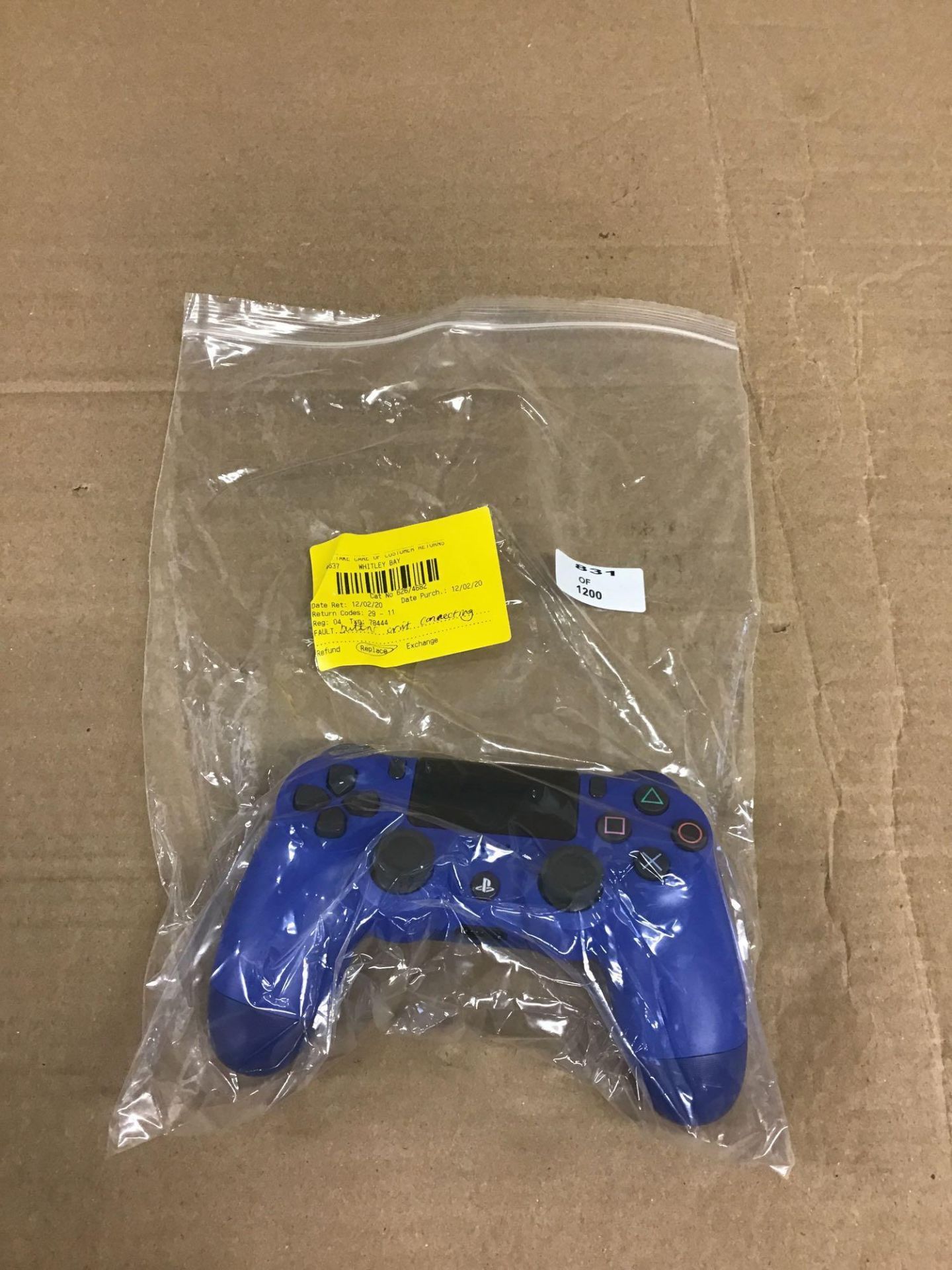 PS4 DualShock 4 V2 Wireless Controller - Wave Blue (626/4682) - £49.99 RRP - Image 2 of 5