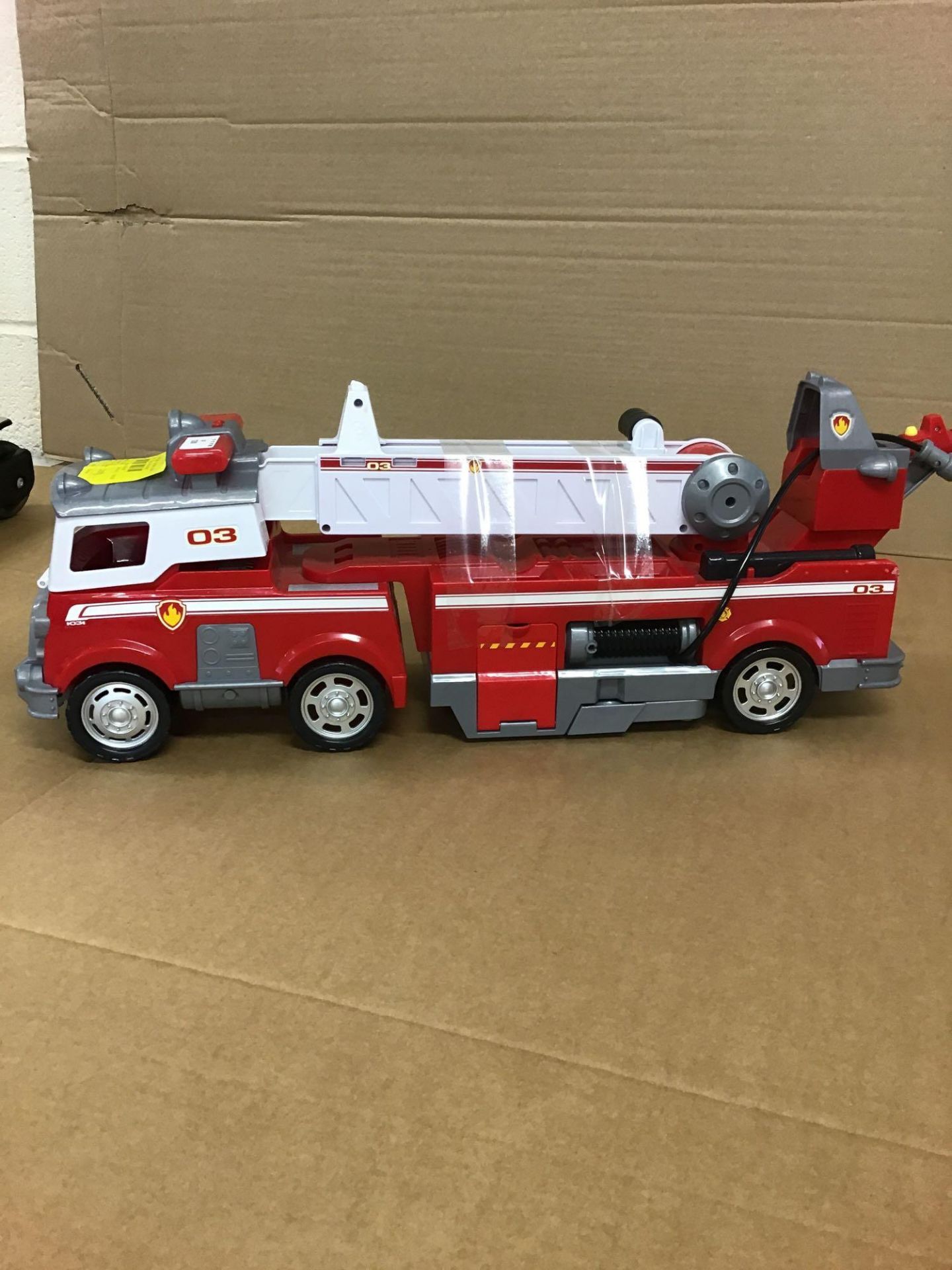 Paw Patrol Ultimate Rescue Fire Truck Playset 854/3954 £50.00 RRP - Image 3 of 5