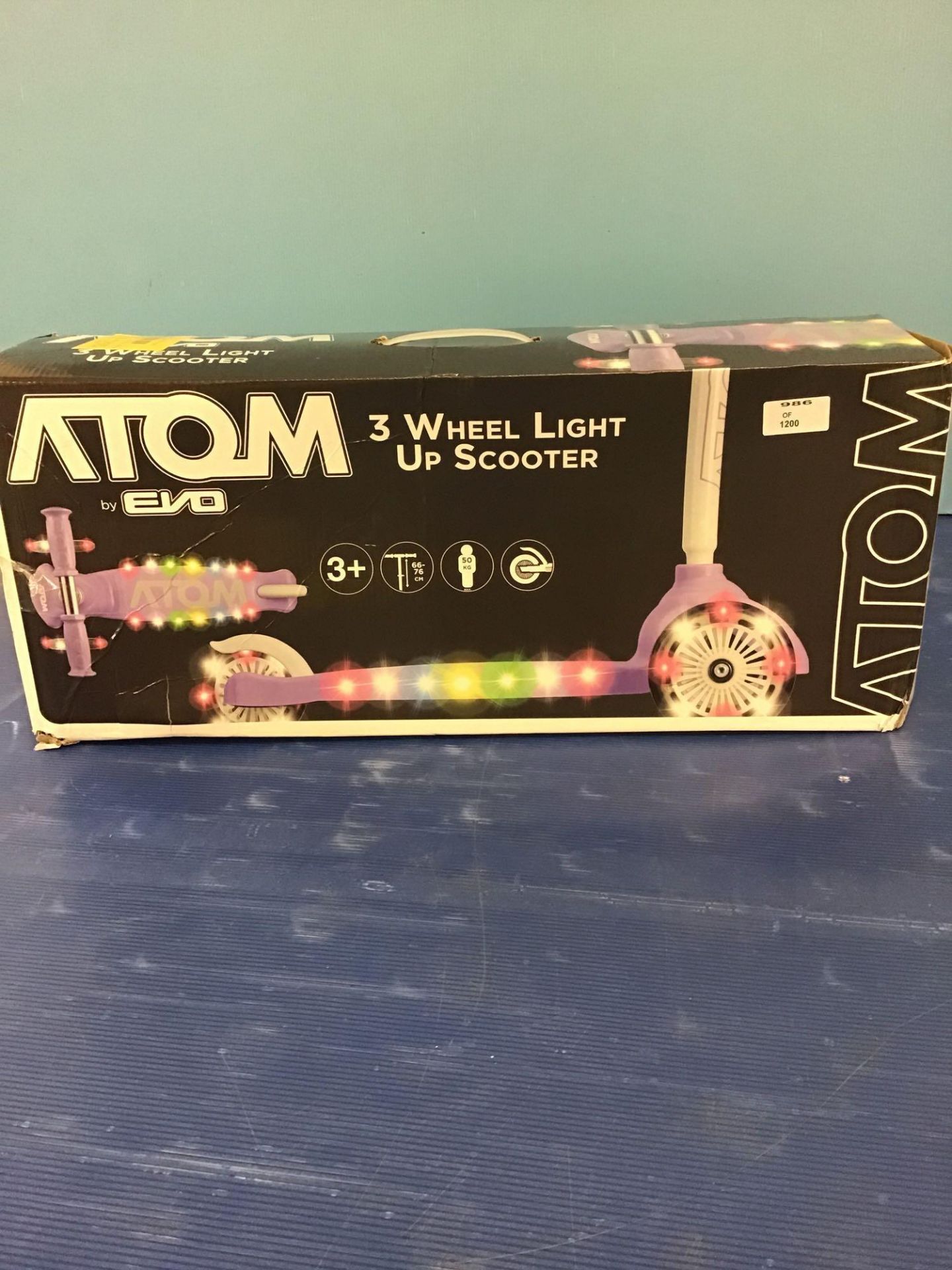 Atom Light Up Tri Scooter, £24.99 RRP - Image 2 of 5