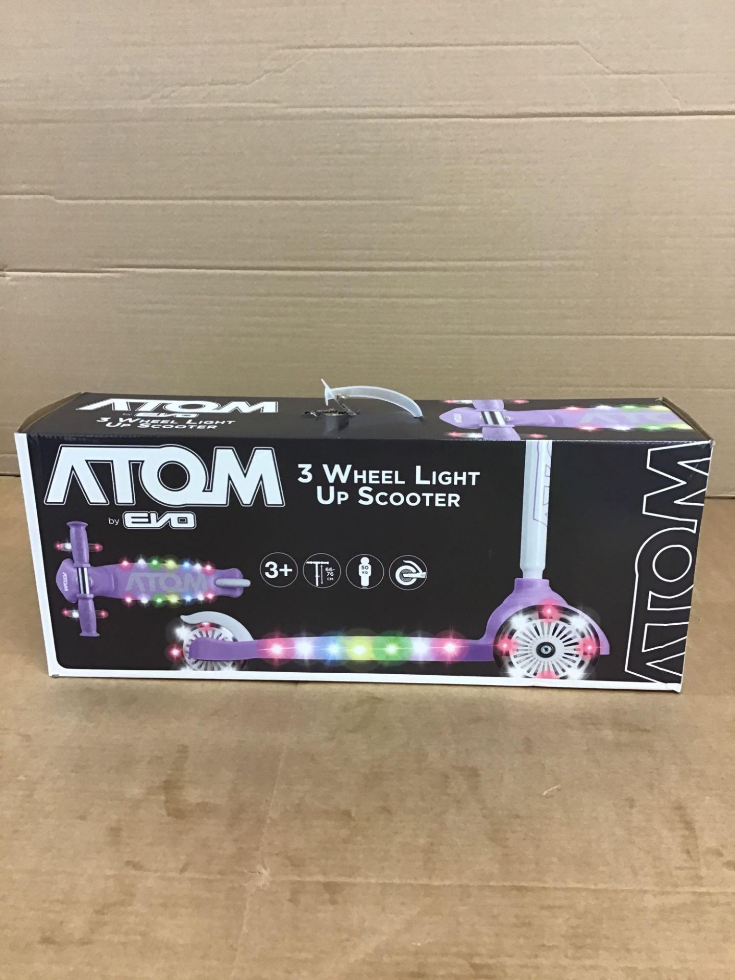 Atom Light Up Tri Scooter, £24.99 RRP - Image 2 of 5