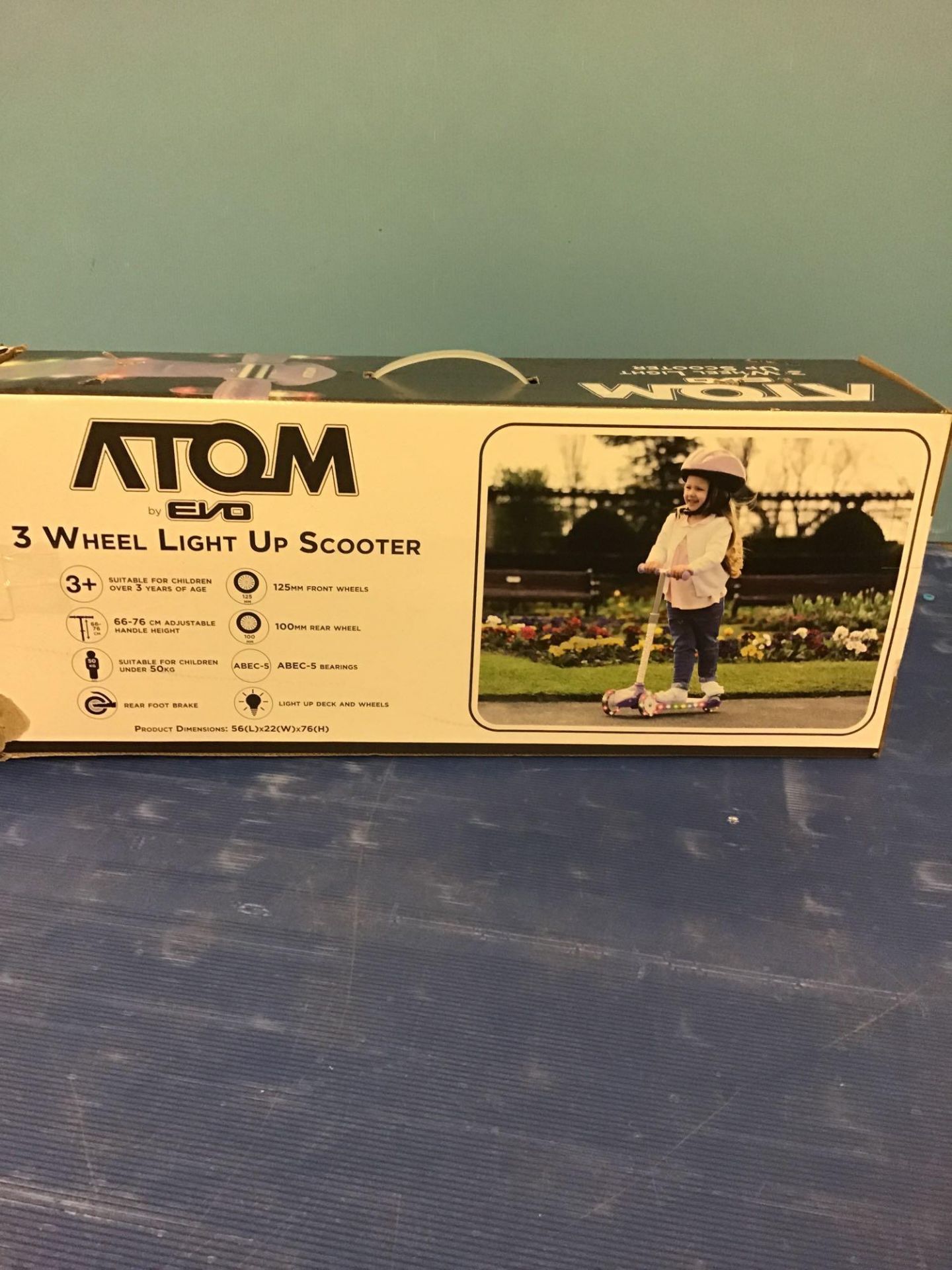 Atom Light Up Tri Scooter 893/5641 £24.99 RRP - Image 3 of 5