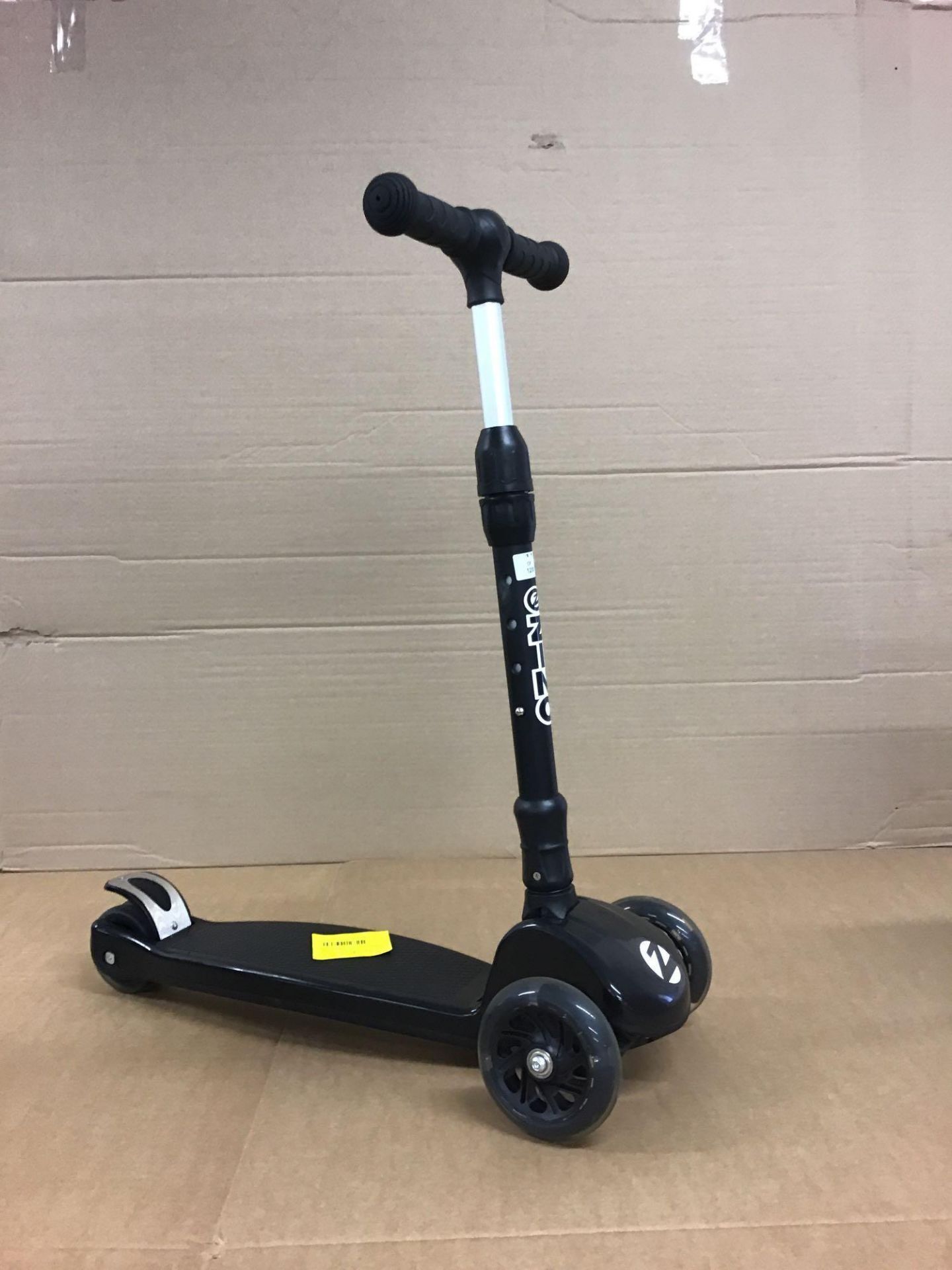 Zinc Black Folding T-Motion Tri Scooter 884/5401 £44.99 RRP - Image 2 of 4