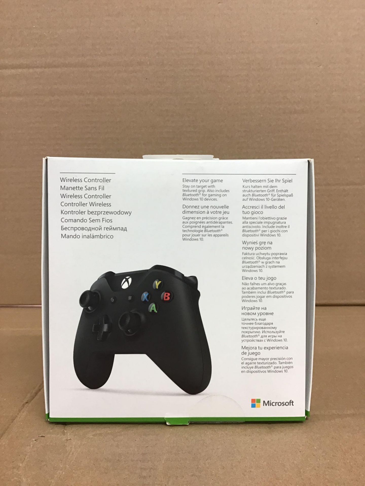 Official Xbox One Wireless Controller 3.5mm - Black (619/9582) - £49.99 RRP - Image 2 of 5