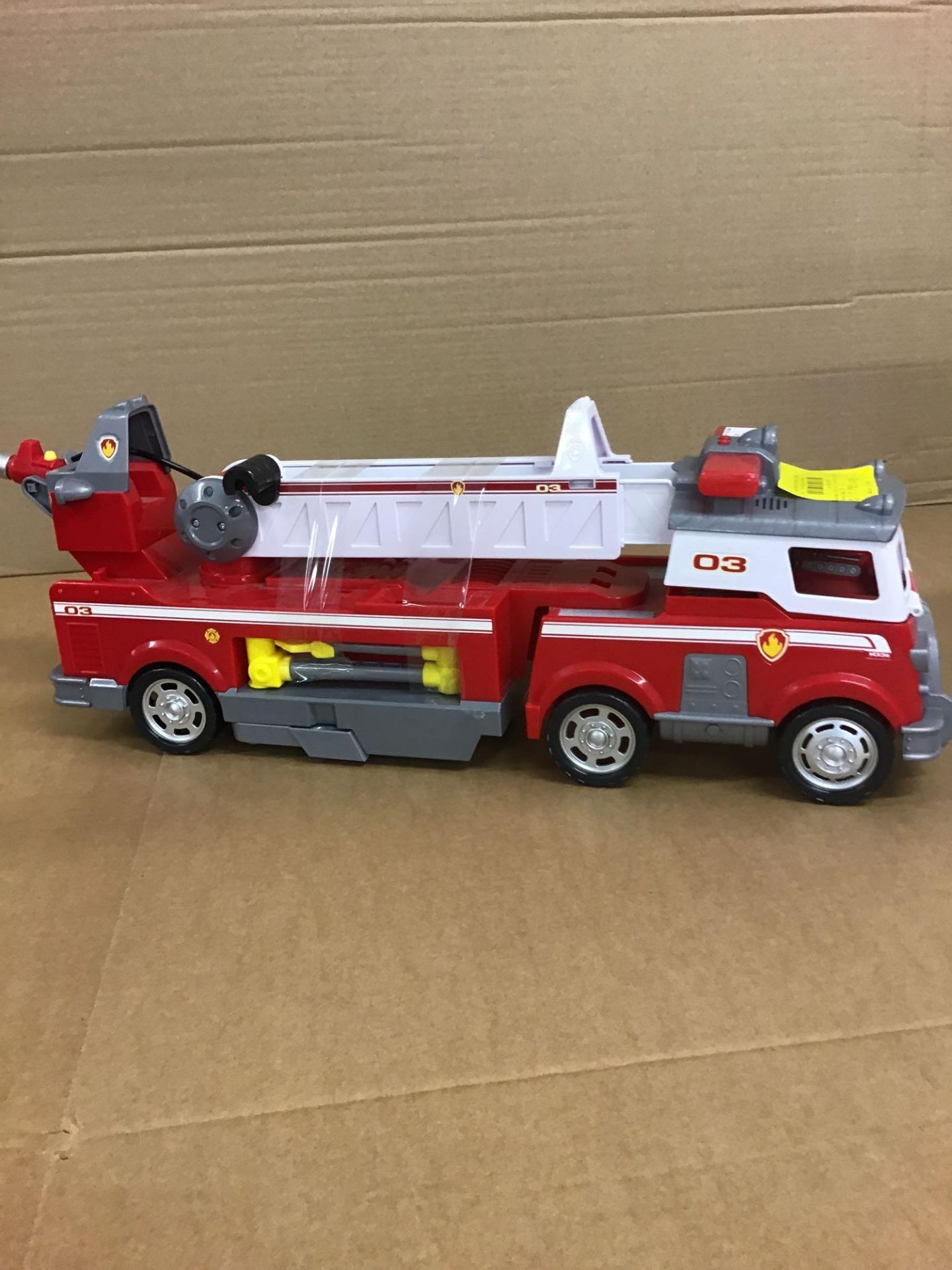 Paw Patrol Ultimate Rescue Fire Truck Playset 854/3954 £50.00 RRP - Image 2 of 5