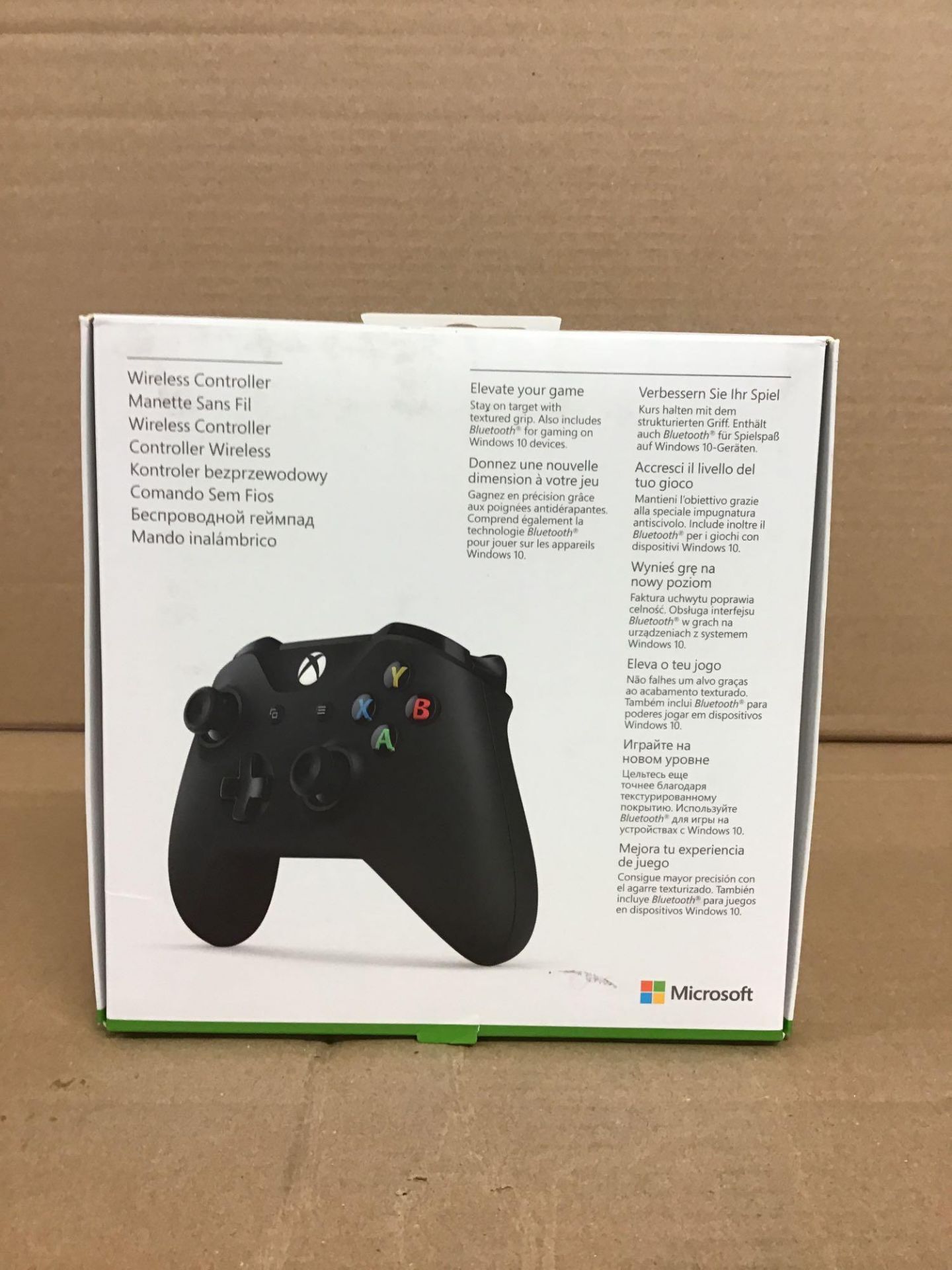 Official Xbox One Wireless Controller 3.5mm - Black (619/9582) - £49.99 RRP - Image 2 of 5