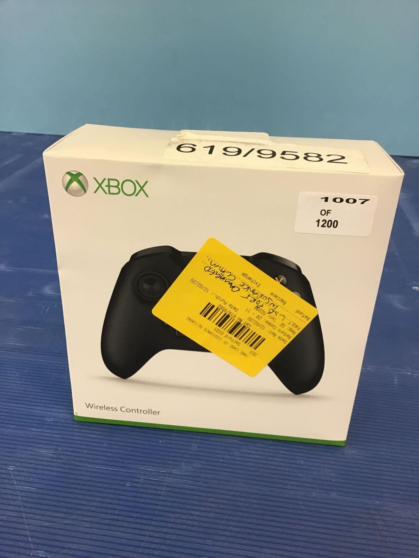 Official Xbox One Wireless Controller 3.5mm - Black, £49.99 RRP - Image 4 of 5