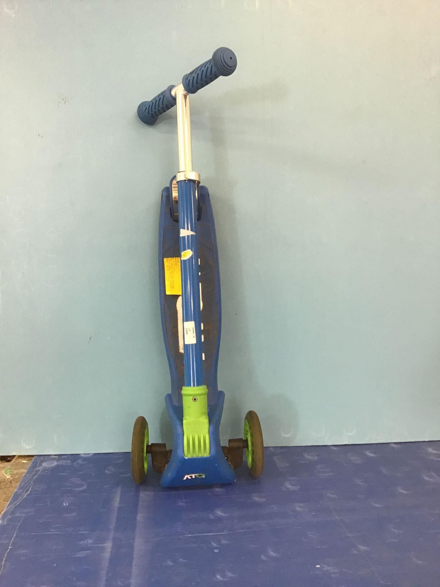 Atom Navigator Scooter - Blue, £34.99 RRP - Image 4 of 6