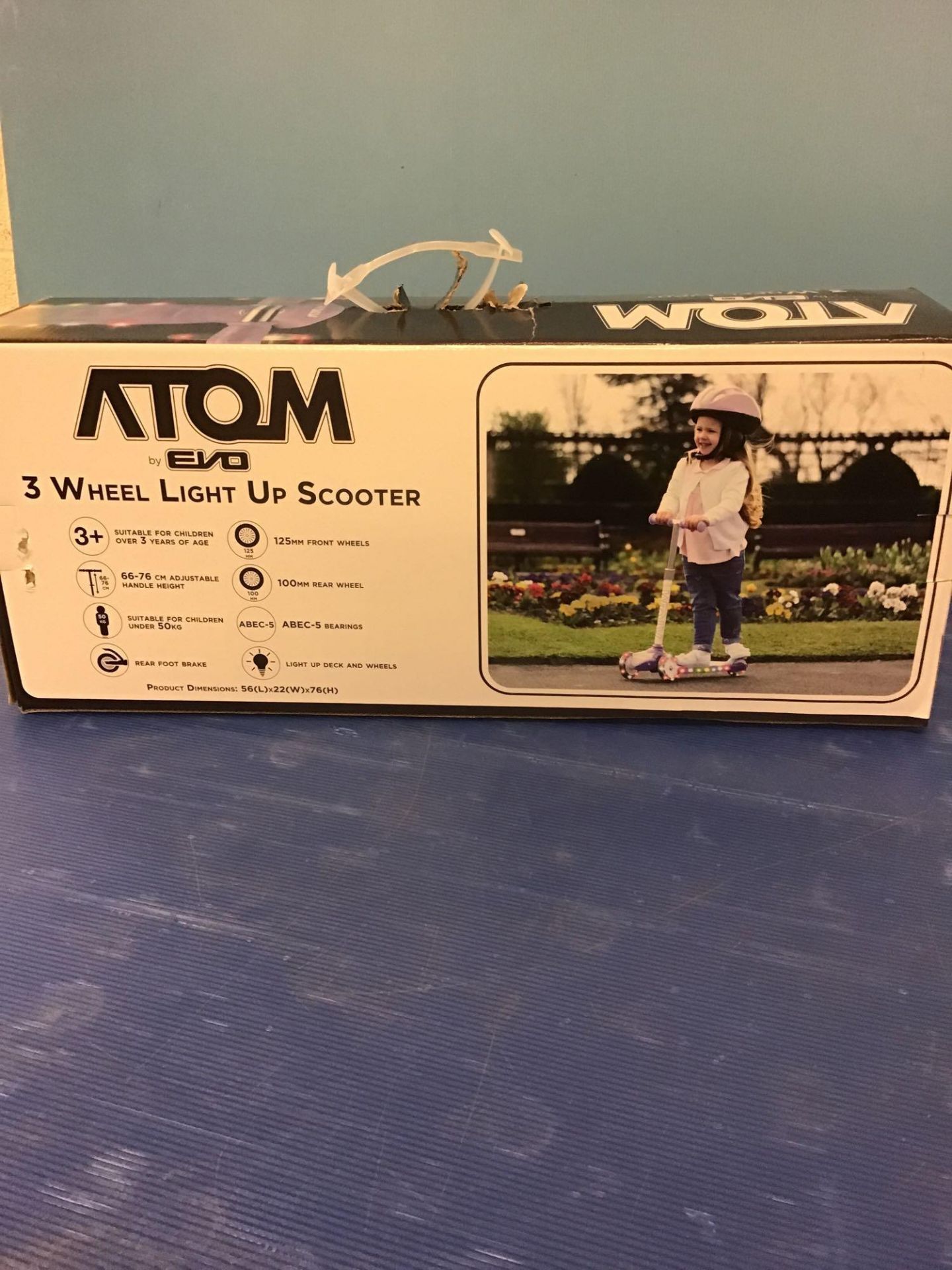 Atom Light Up Tri Scooter, £24.99 RRP - Image 2 of 5