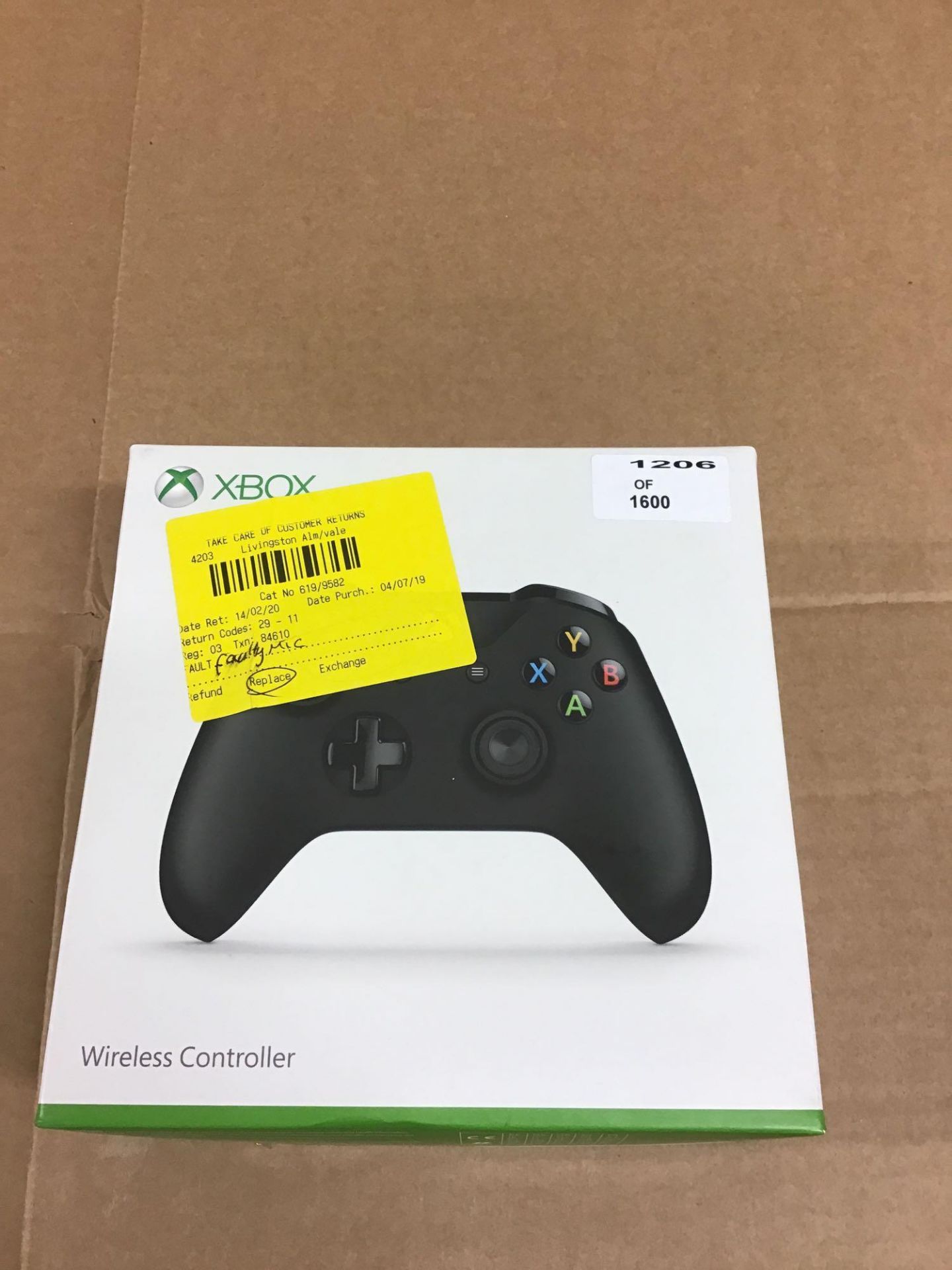 Official Xbox One Wireless Controller 3.5mm - Black 619/9582 £49.99 RRP - Image 3 of 5