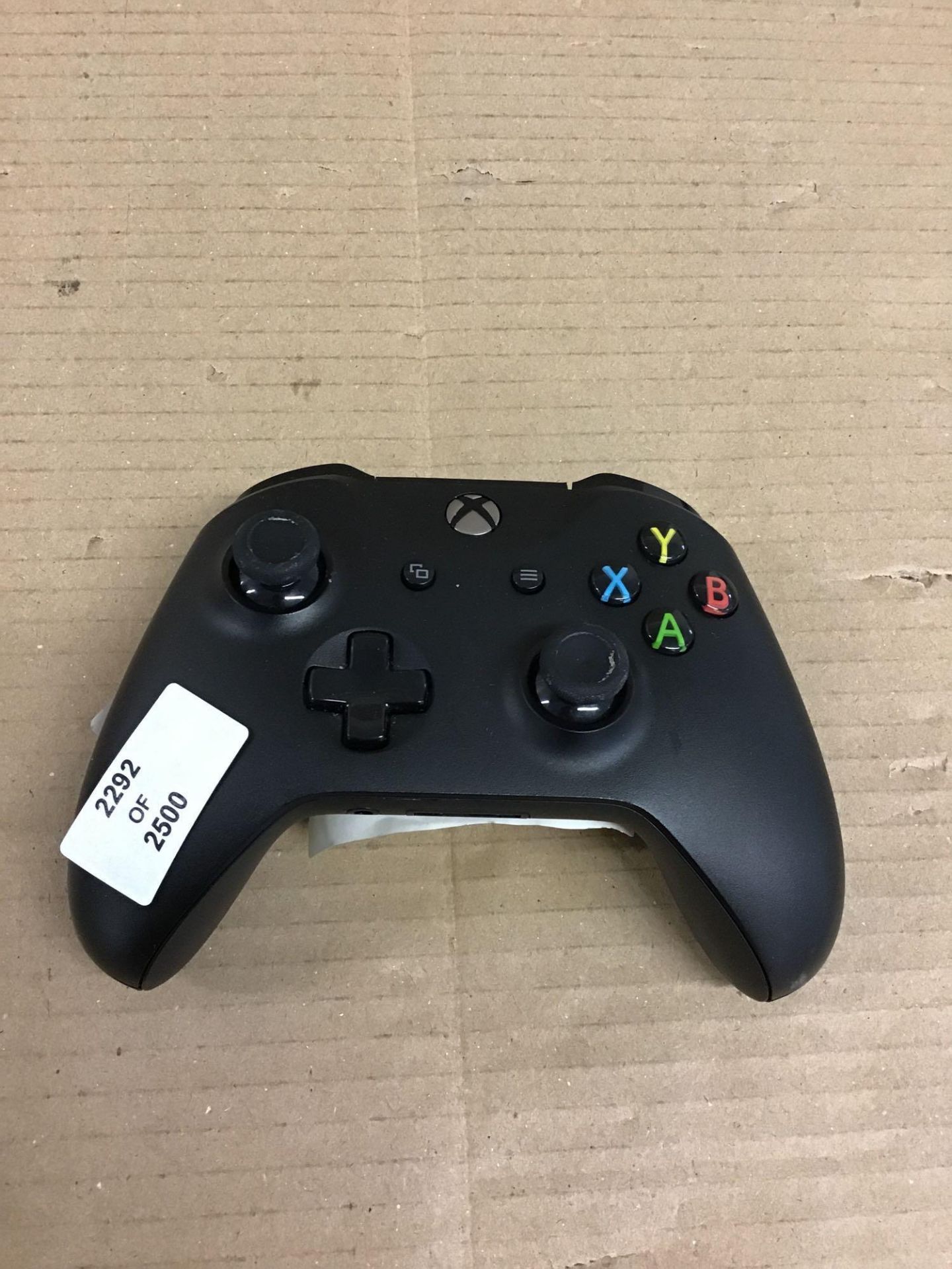 Official Xbox One Wireless Controller 3.5mm - Black (619/9582) - £39.99 RRP - Image 2 of 5