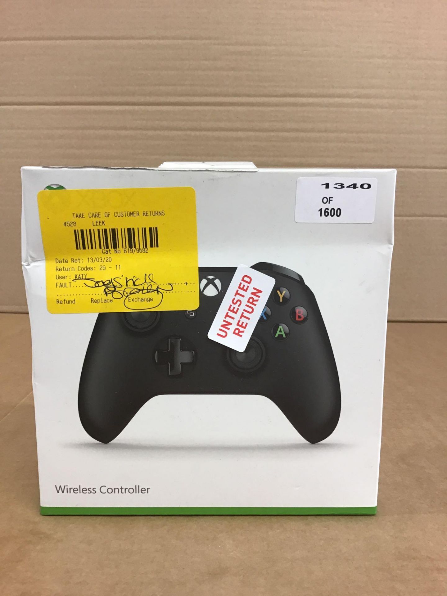 Official Xbox One Wireless Controller 3.5mm - Black (619/9582) - £49.99 RRP - Image 3 of 5