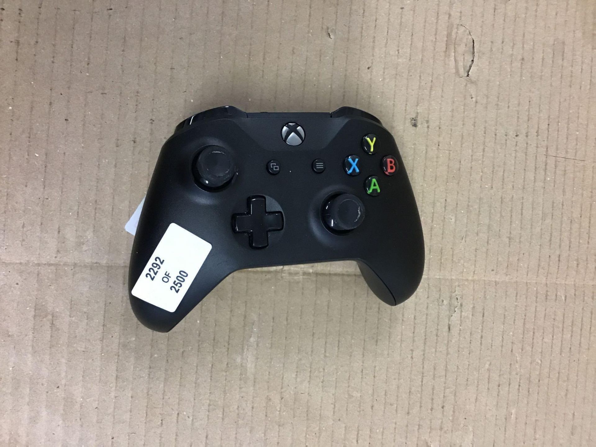 Official Xbox One Wireless Controller 3.5mm - Black (619/9582) - £39.99 RRP - Image 3 of 5