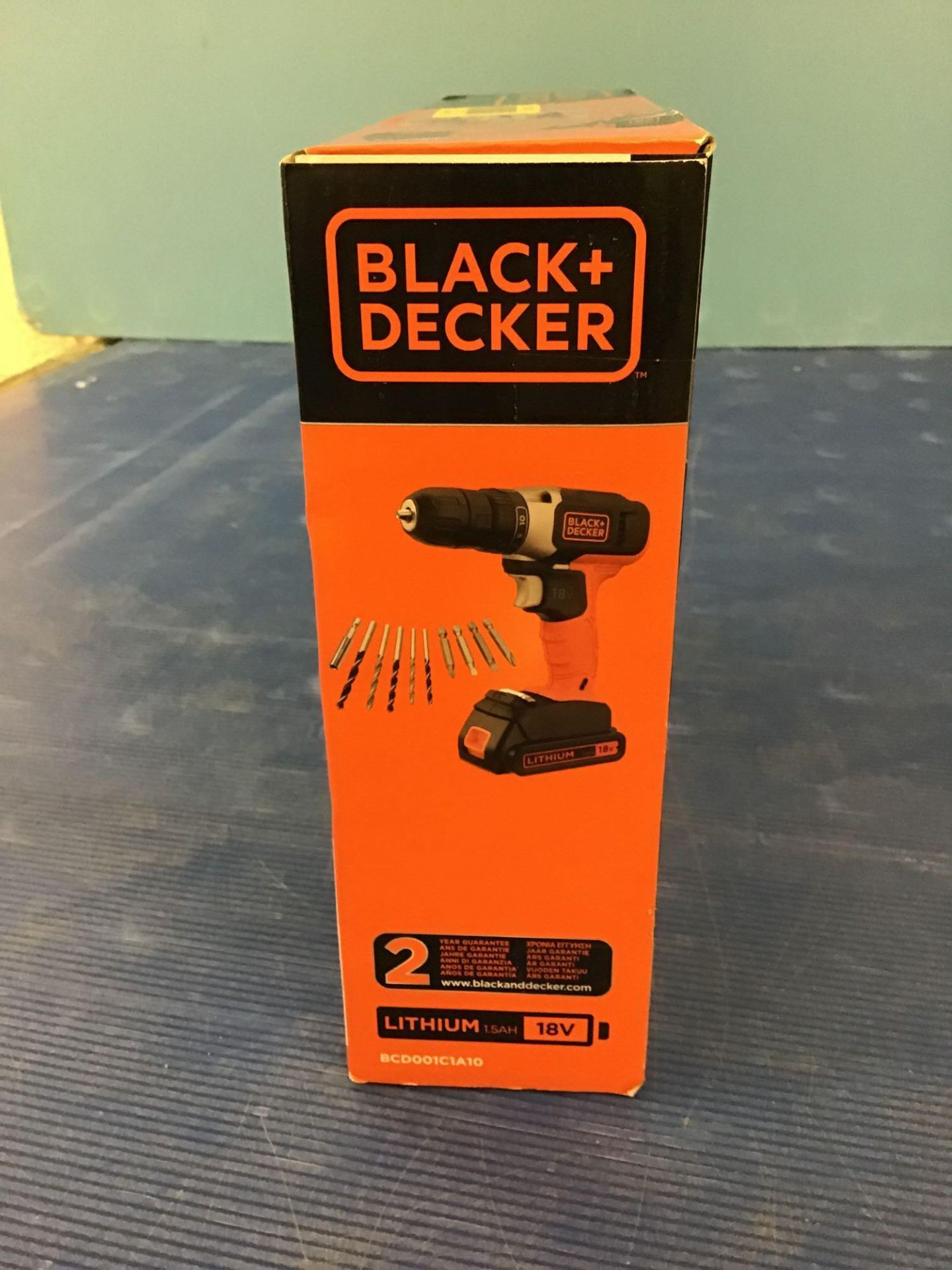 Black + Decker 18V Lithium-ion Drill Driver with Accessories, £50.00 RRP - Image 3 of 6
