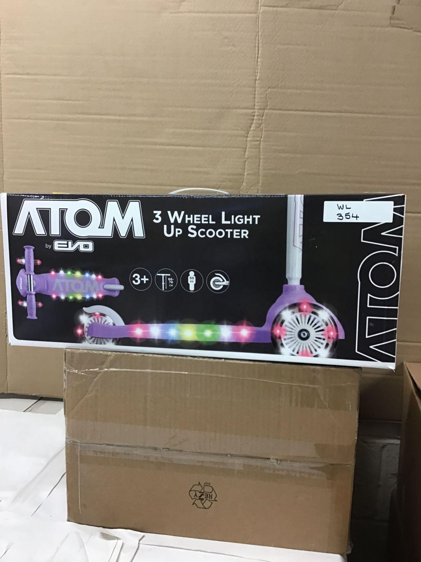 Atom Light Up Tri Scooter 893/5641 £24.99 RRP - Image 2 of 5