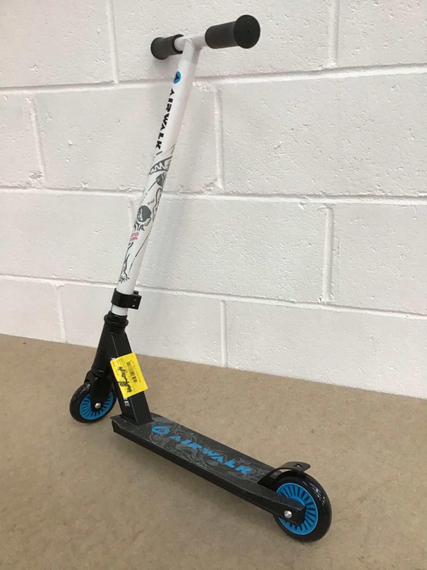 Airwalk Renegade Stunt Scooter - £36.99 RRP - Image 2 of 6