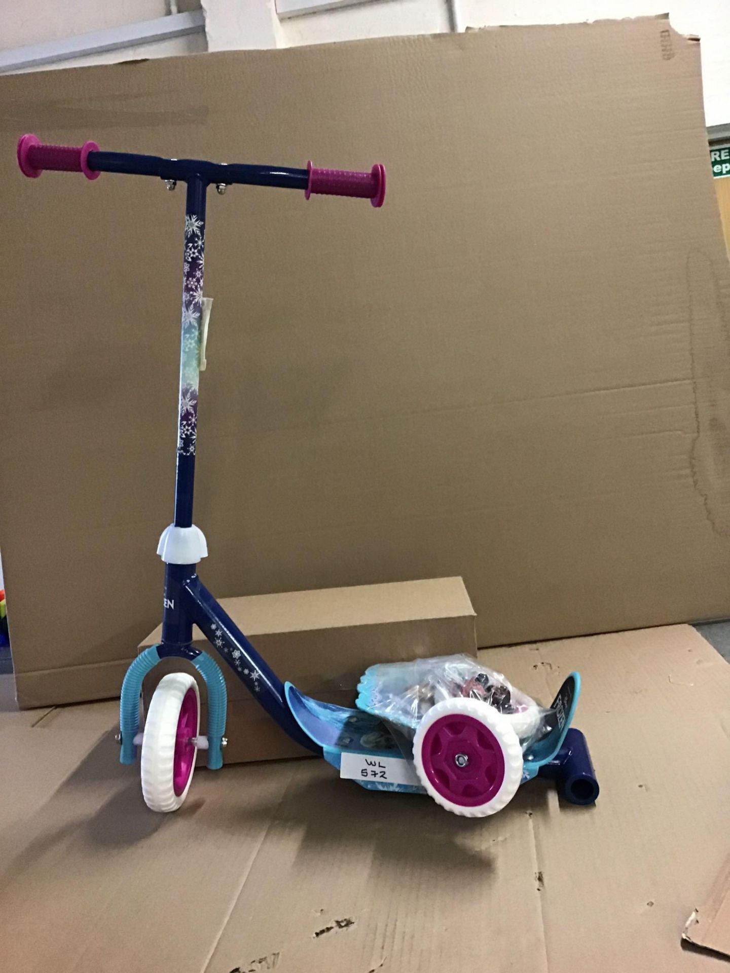 Disney Frozen Tri Scooter, £16.99 RRP - Image 2 of 4