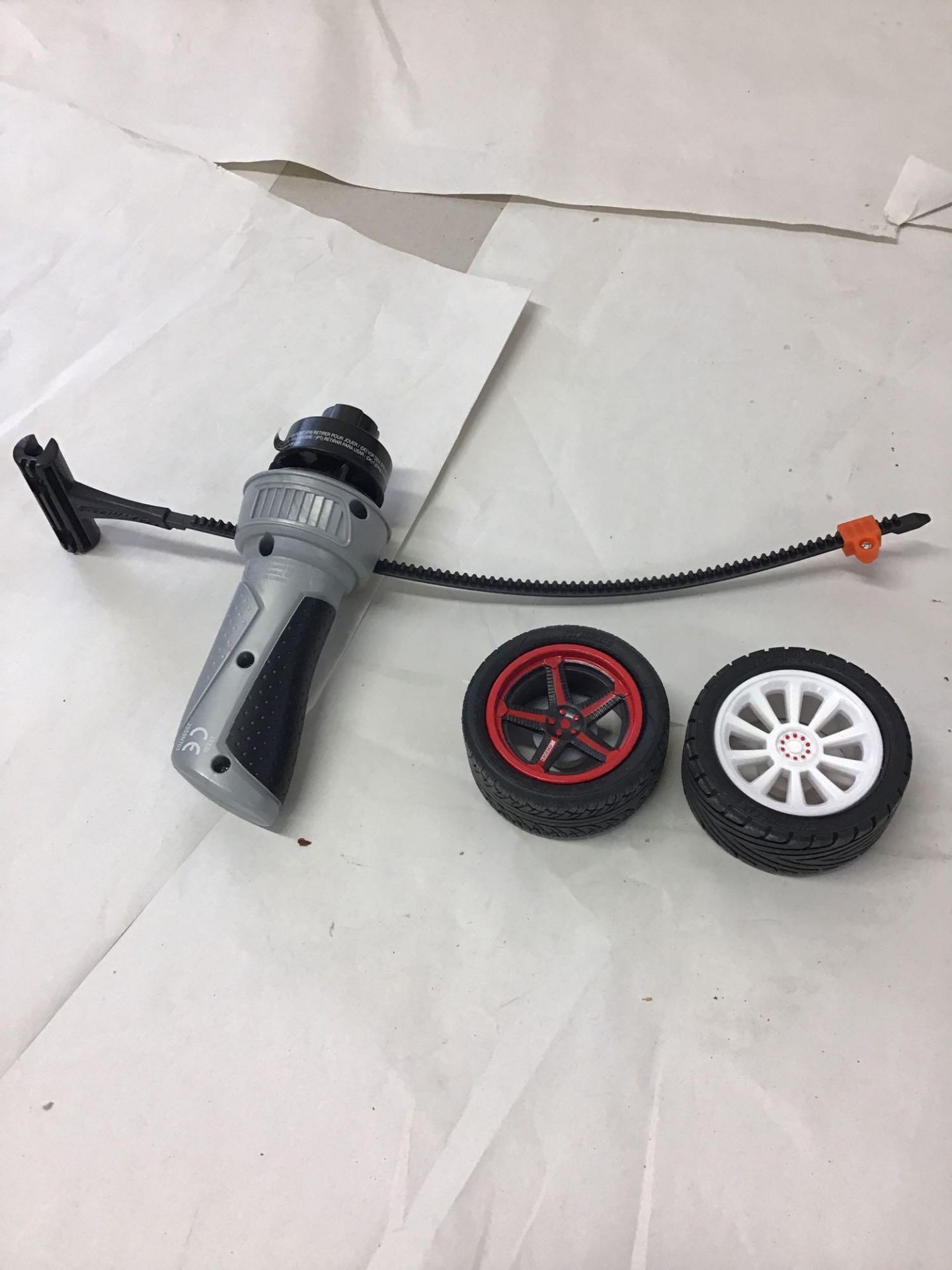 Fly Wheels Launcher + 2 Off-Road Wheels, £10.00 RRP - Image 3 of 5