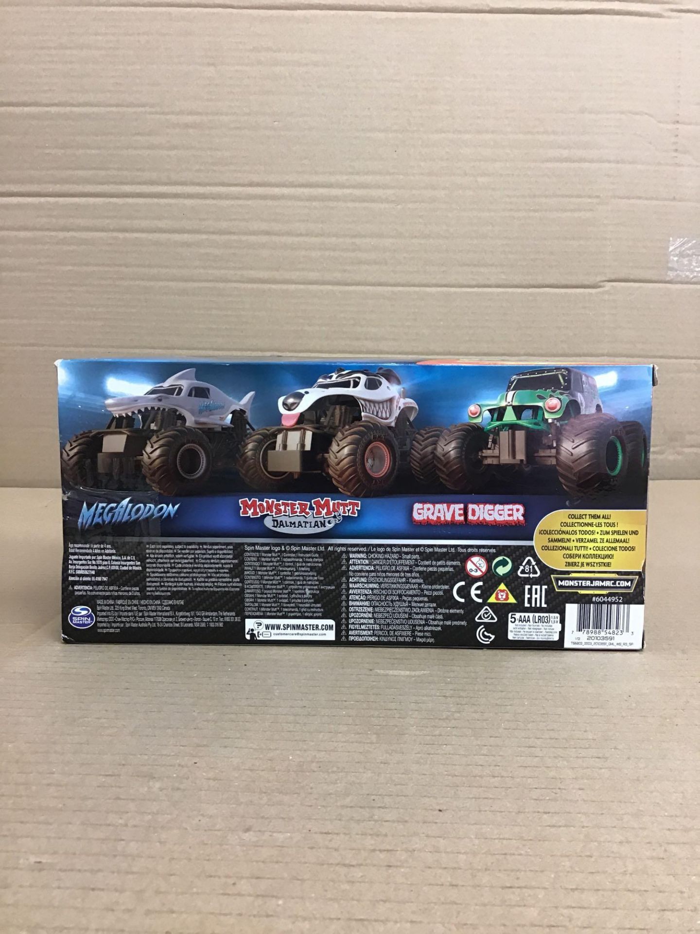 Monster Jam RC 1:24 Megalodon 582/4690 £18.00 RRP - Image 3 of 5