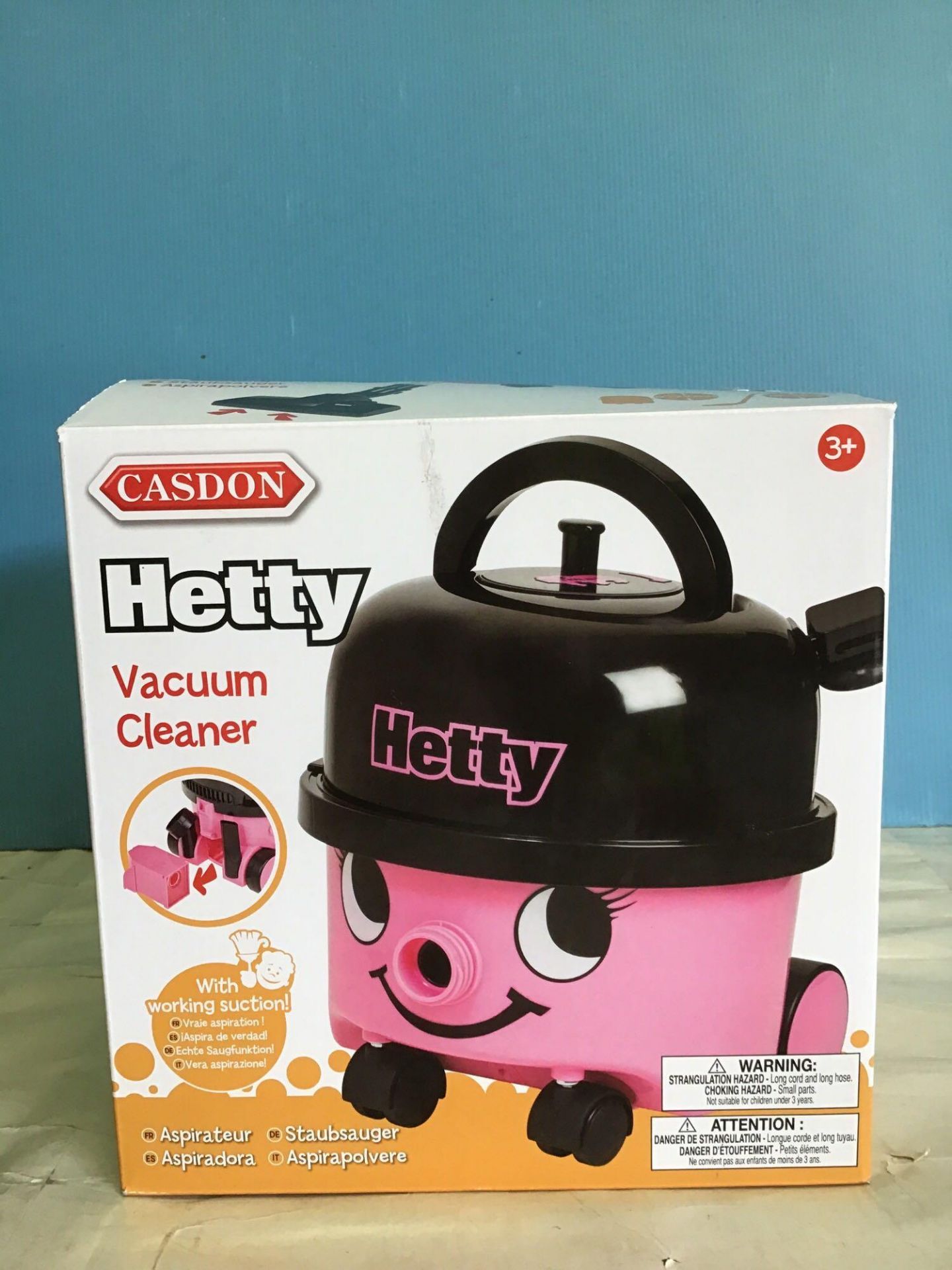 Casdon Hetty Vacuum Cleaner Toy, Pink £23.59 RRP - Image 4 of 6