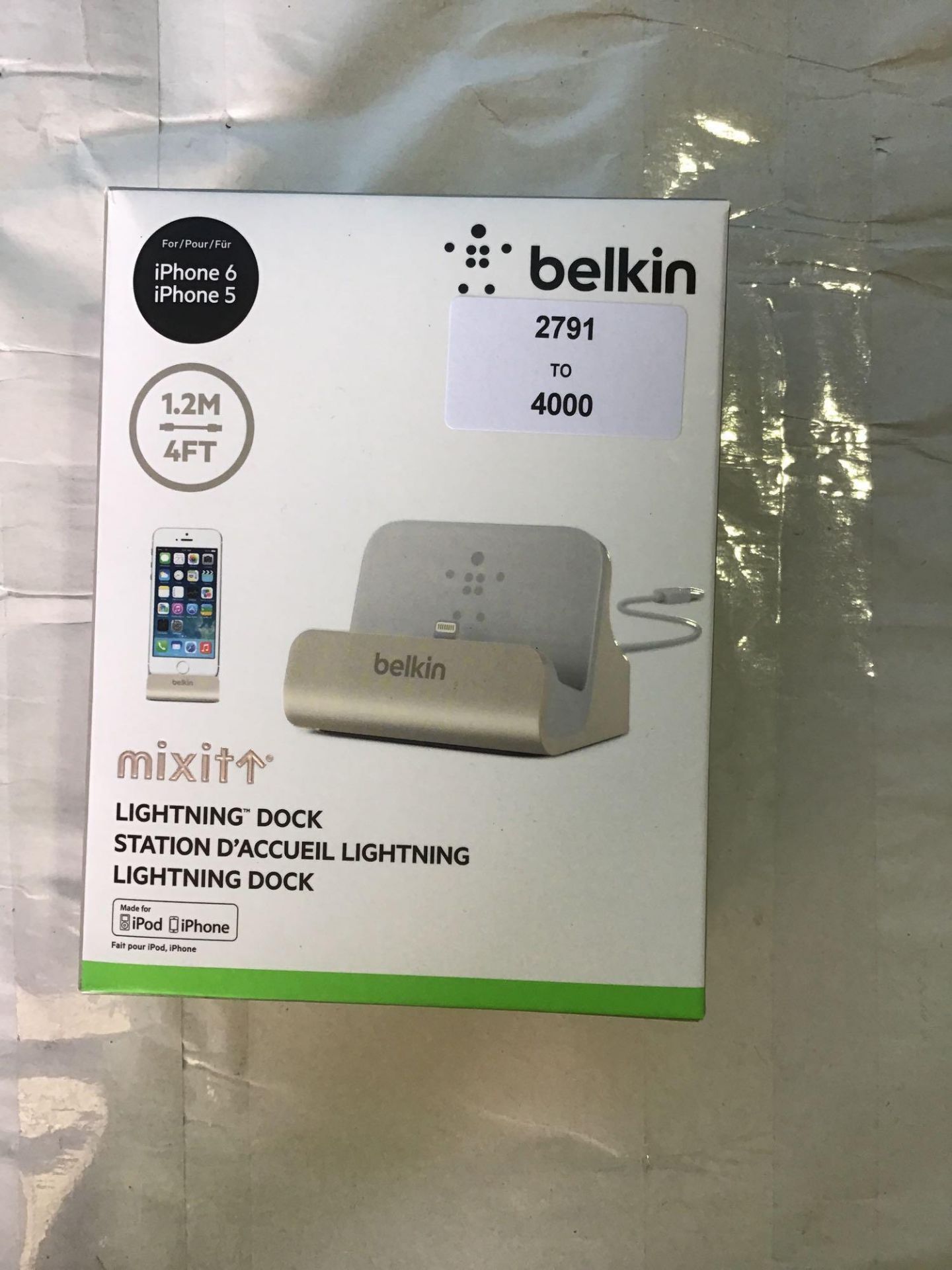 Belkin Charge and Sync Desktop Dock, Lightning Connector Phone Charger Stand £24.70 RRP - Image 2 of 5