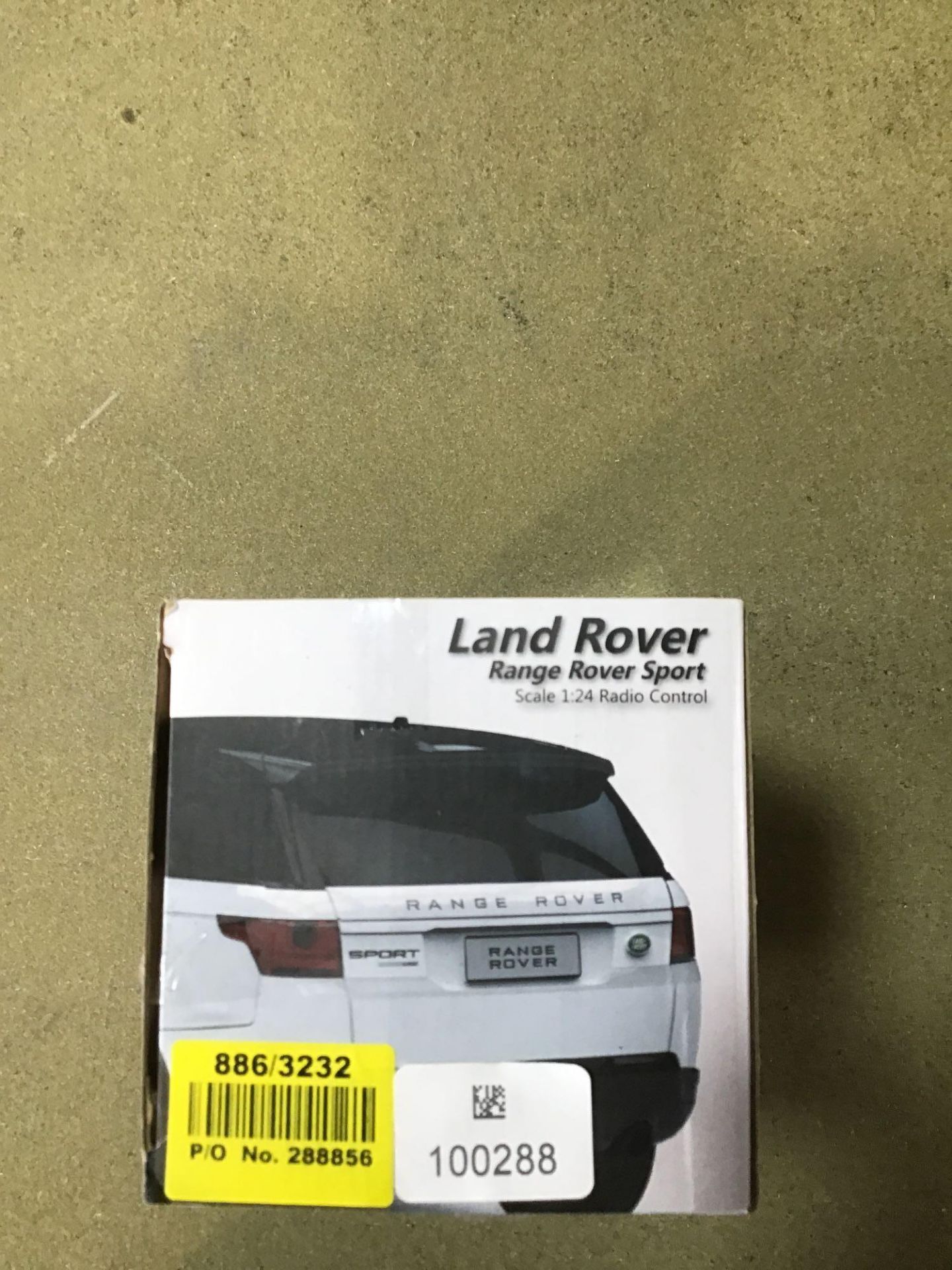 Radio Controlled Range Rover 1:24 Scale - White 2.4GHZ, £11.00 RRP - Image 4 of 4