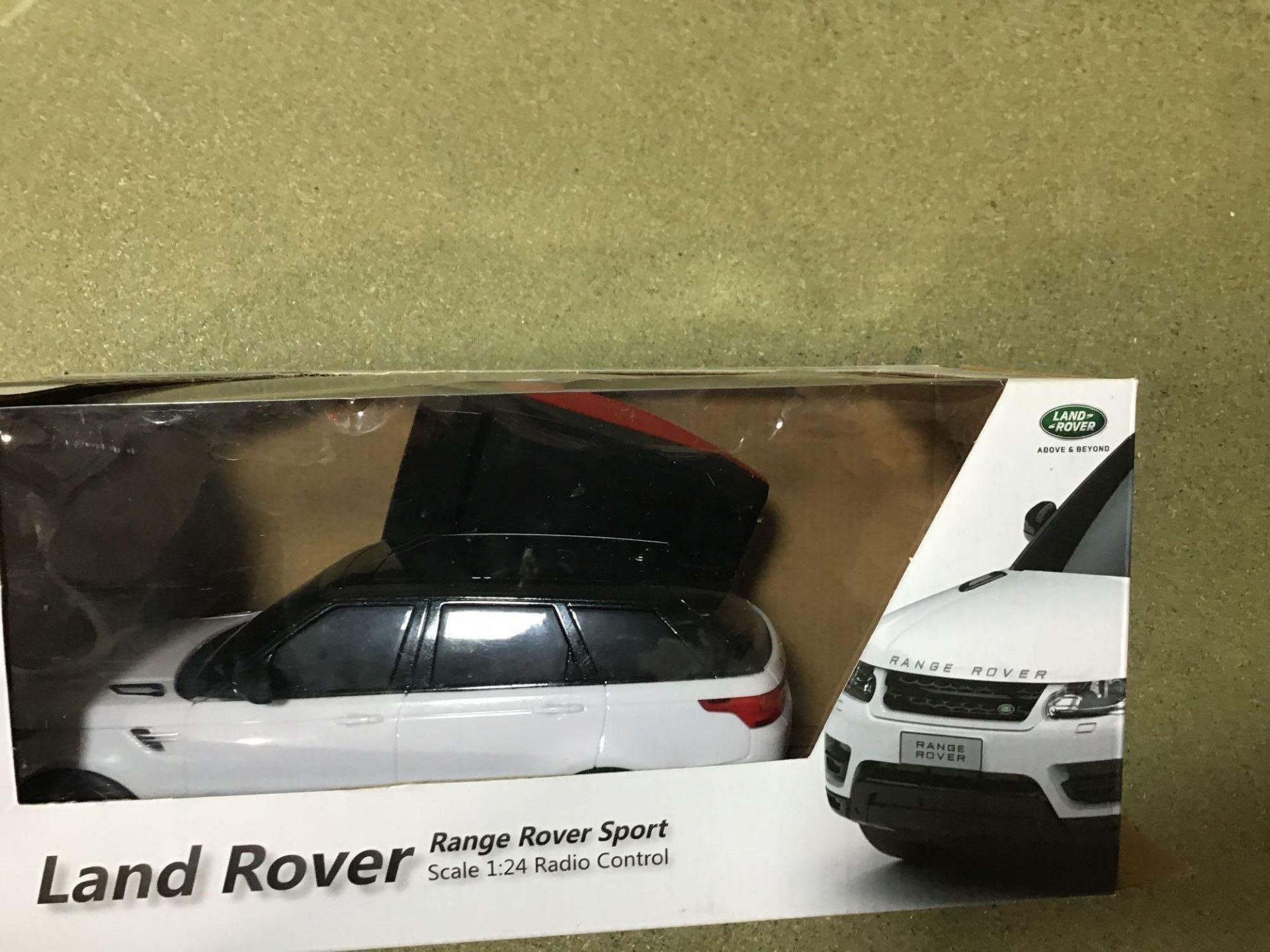 Radio Controlled Range Rover 1:24 Scale - White 2.4GHZ, £11.00 RRP - Image 3 of 4