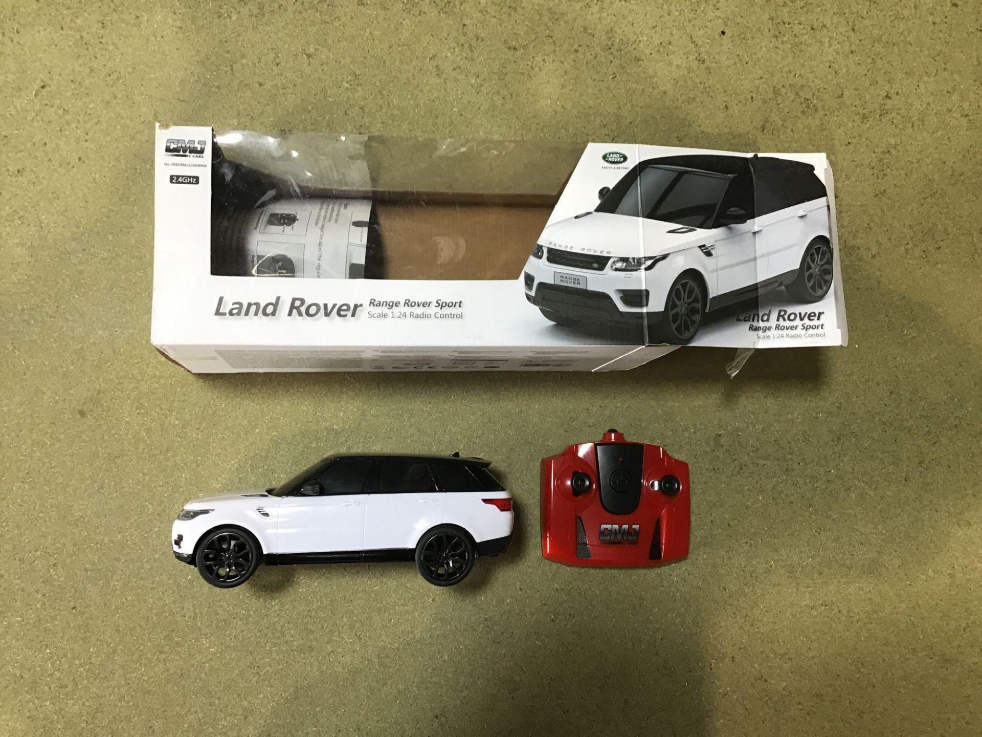 Radio Controlled Range Rover 1:24 Scale - White 2.4GHZ, £11.00 RRP - Image 2 of 4