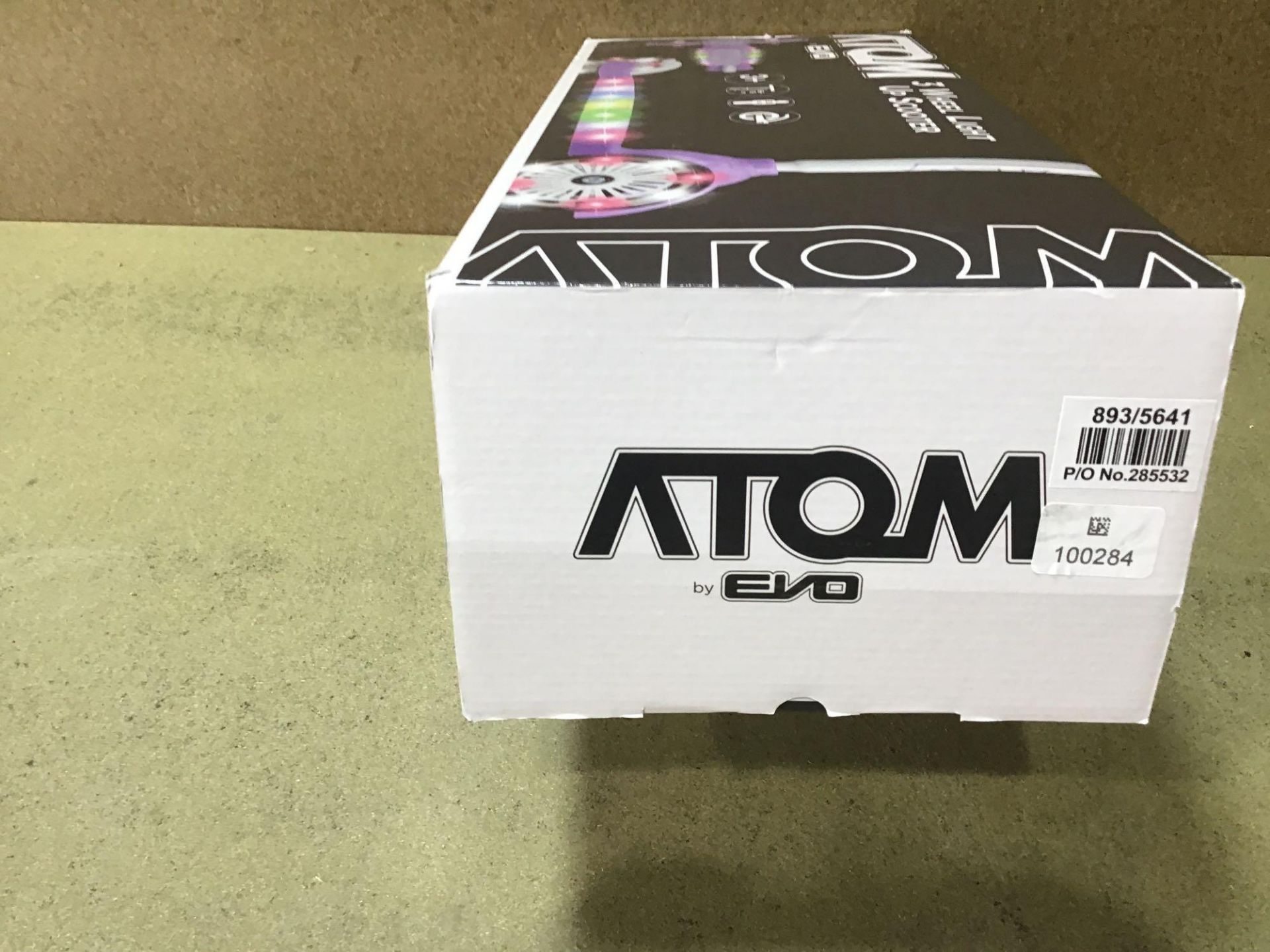 Atom Light Up Tri Scooter, £24.99 RRP - Image 4 of 4