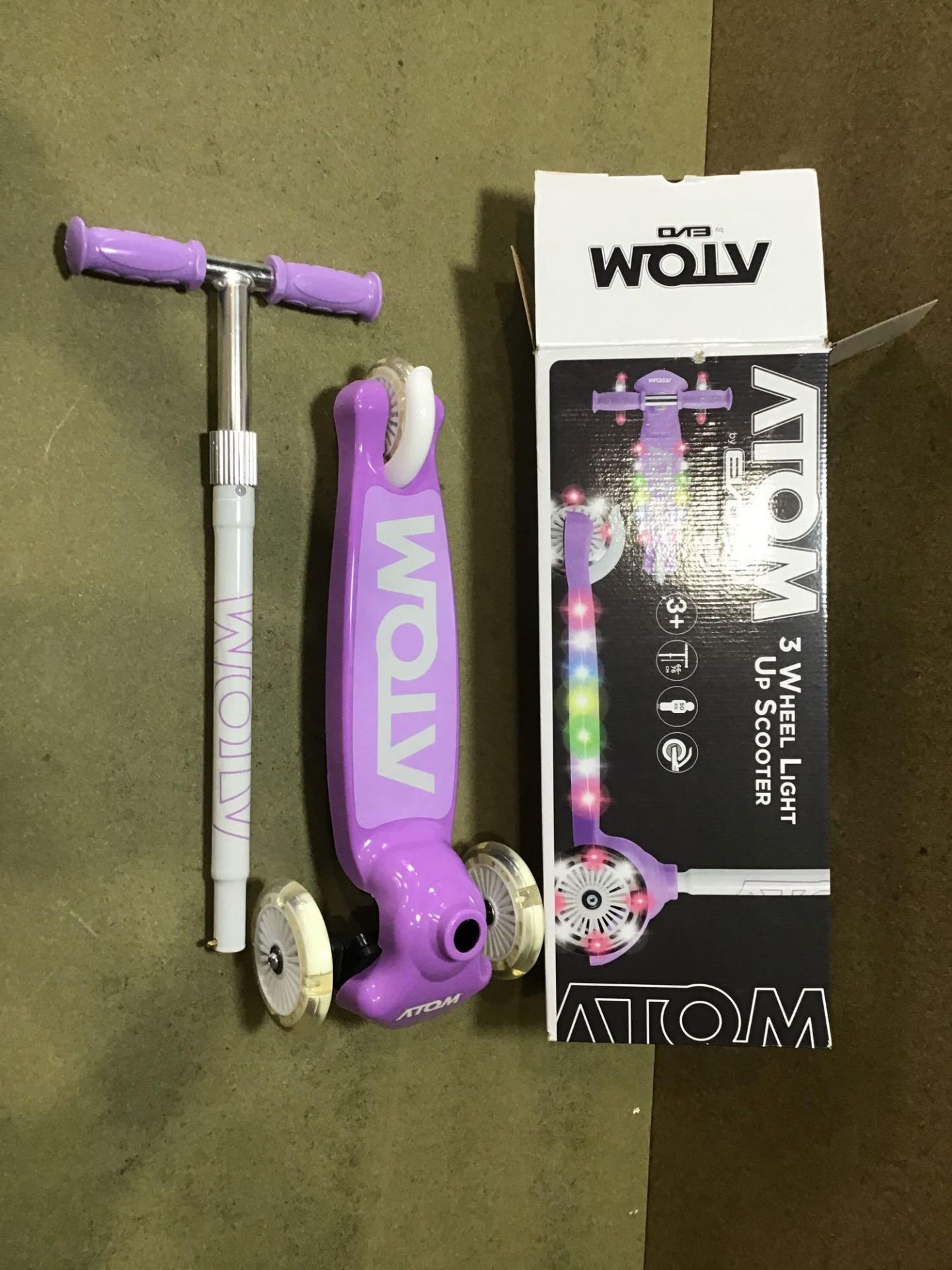Atom Light Up Tri Scooter, £24.99 RRP - Image 3 of 4