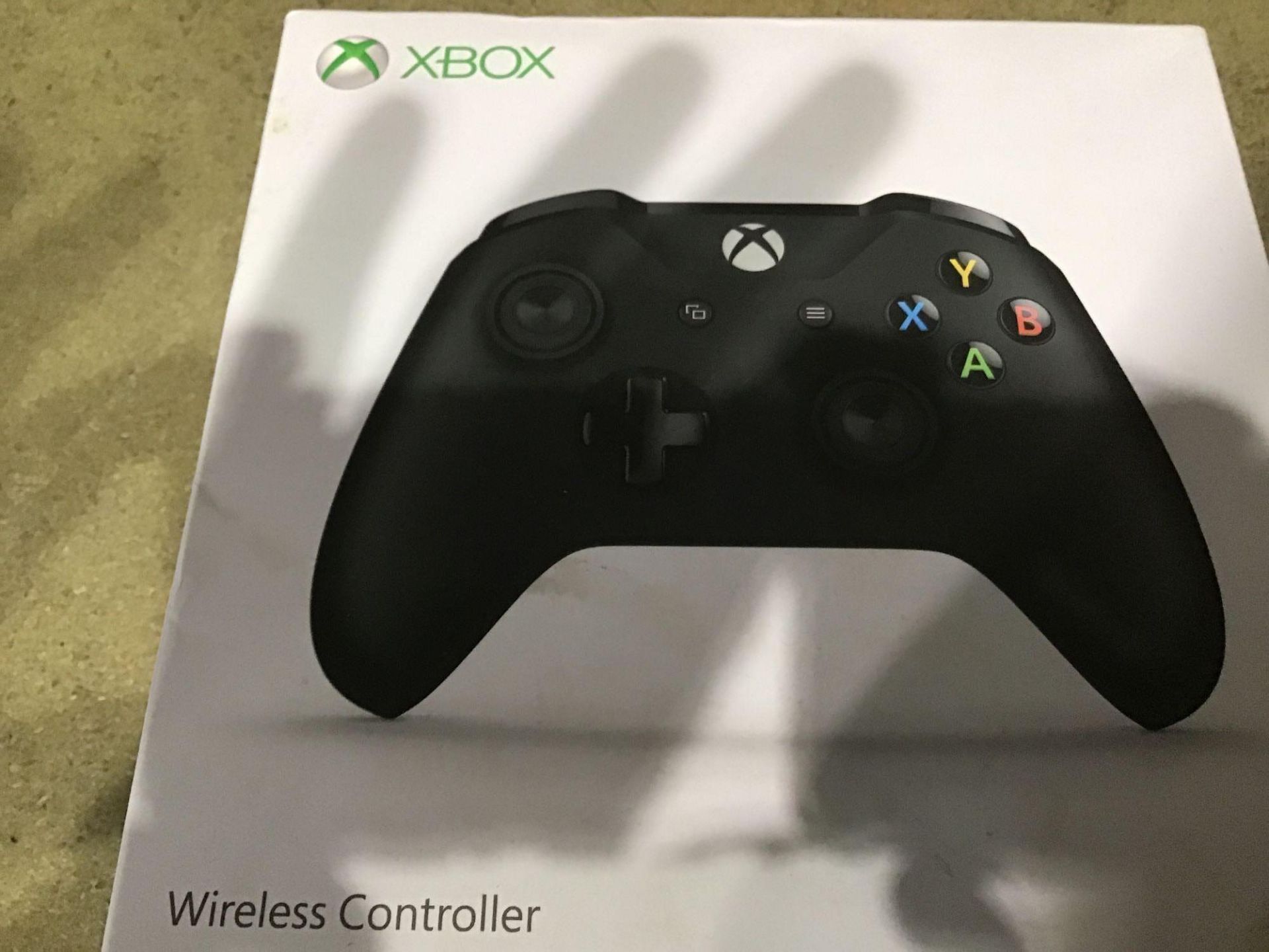 Official Xbox One Wireless Controller - Black 619/9582 £49.99 RRP - Image 3 of 4