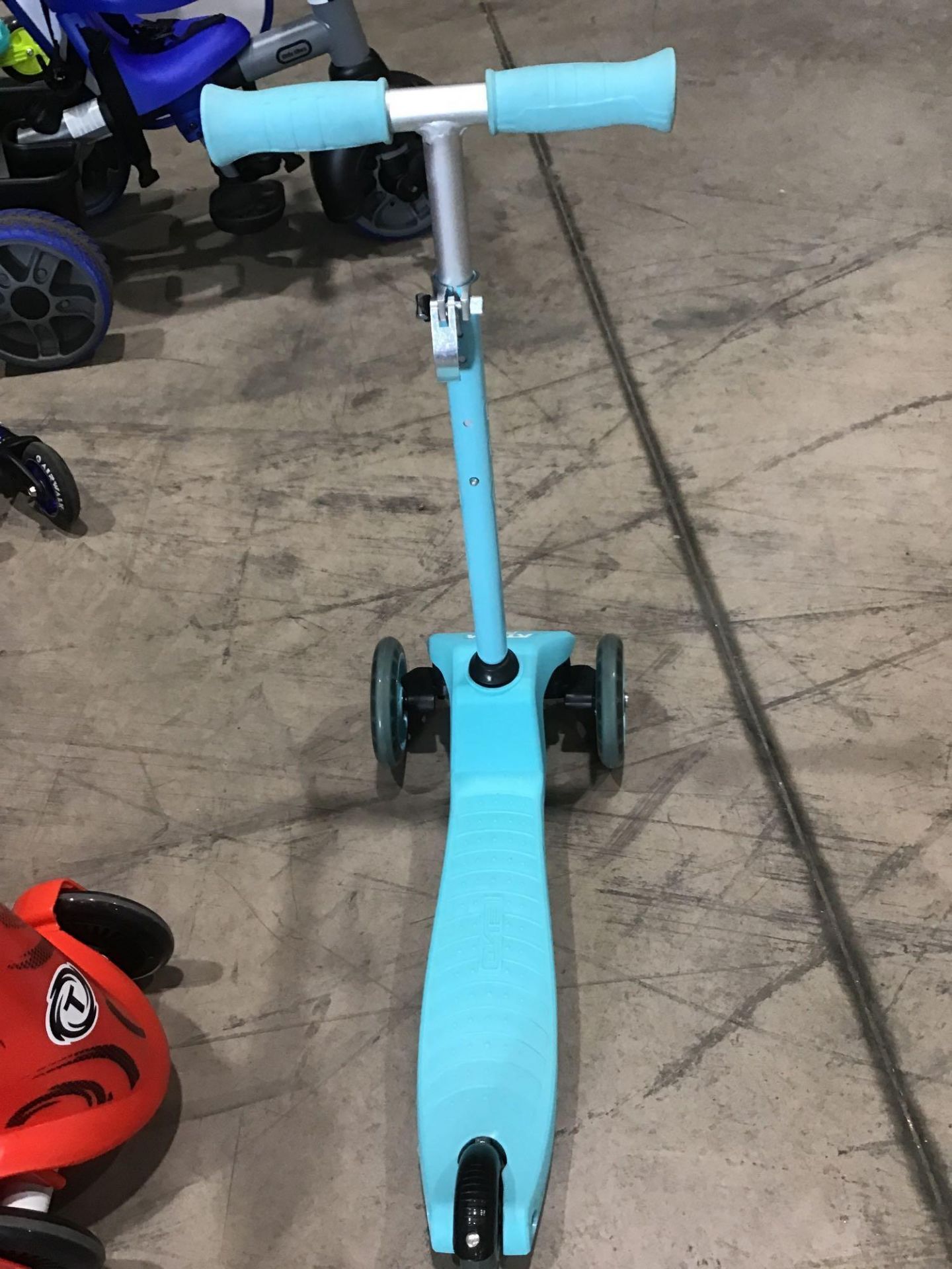Atom Cruiser Scooter - Blue - £24.99 RRP - Image 3 of 4
