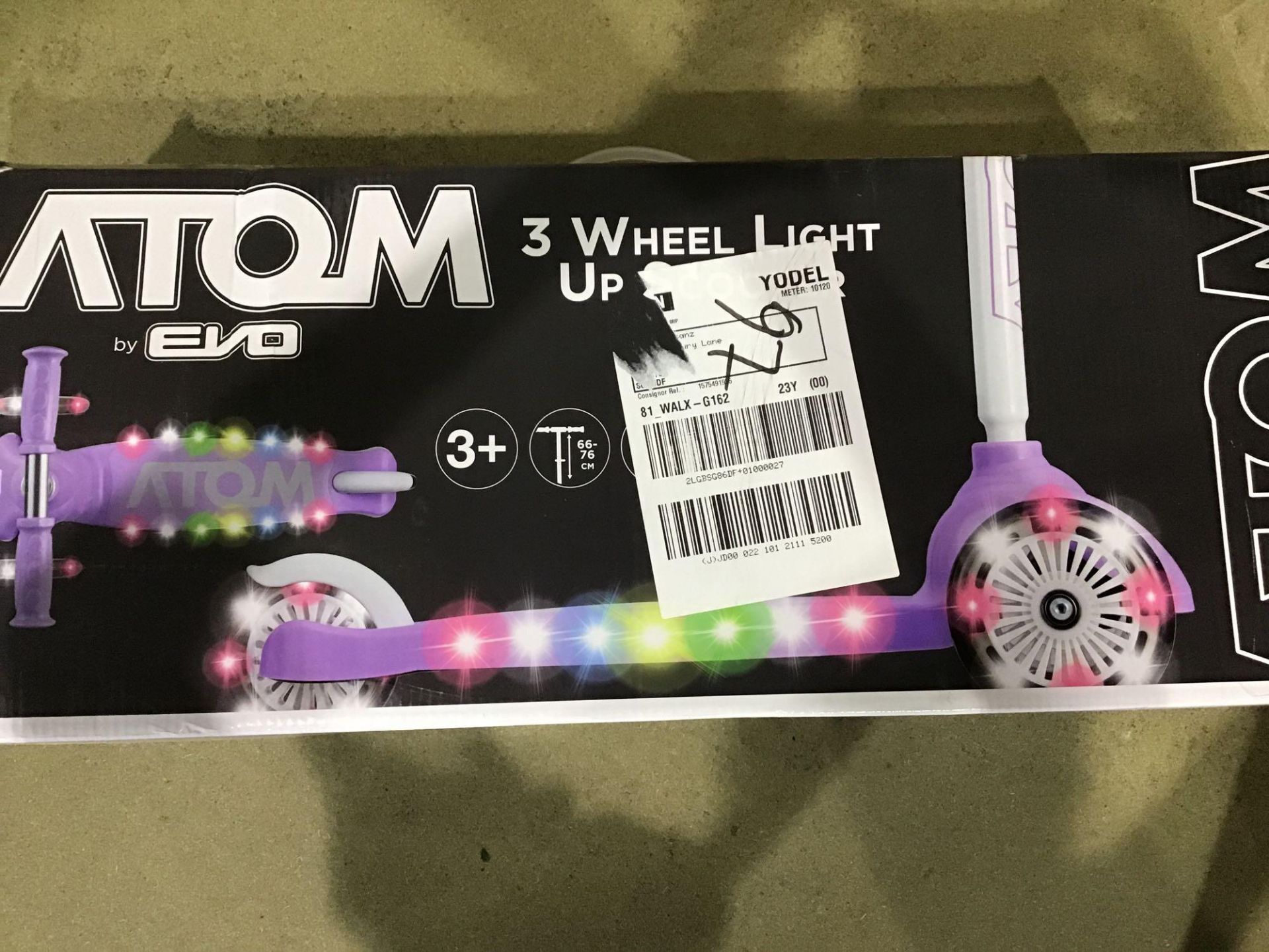 Atom Light Up Tri Scooter 893/5641 £24.99 RRP - Image 3 of 4